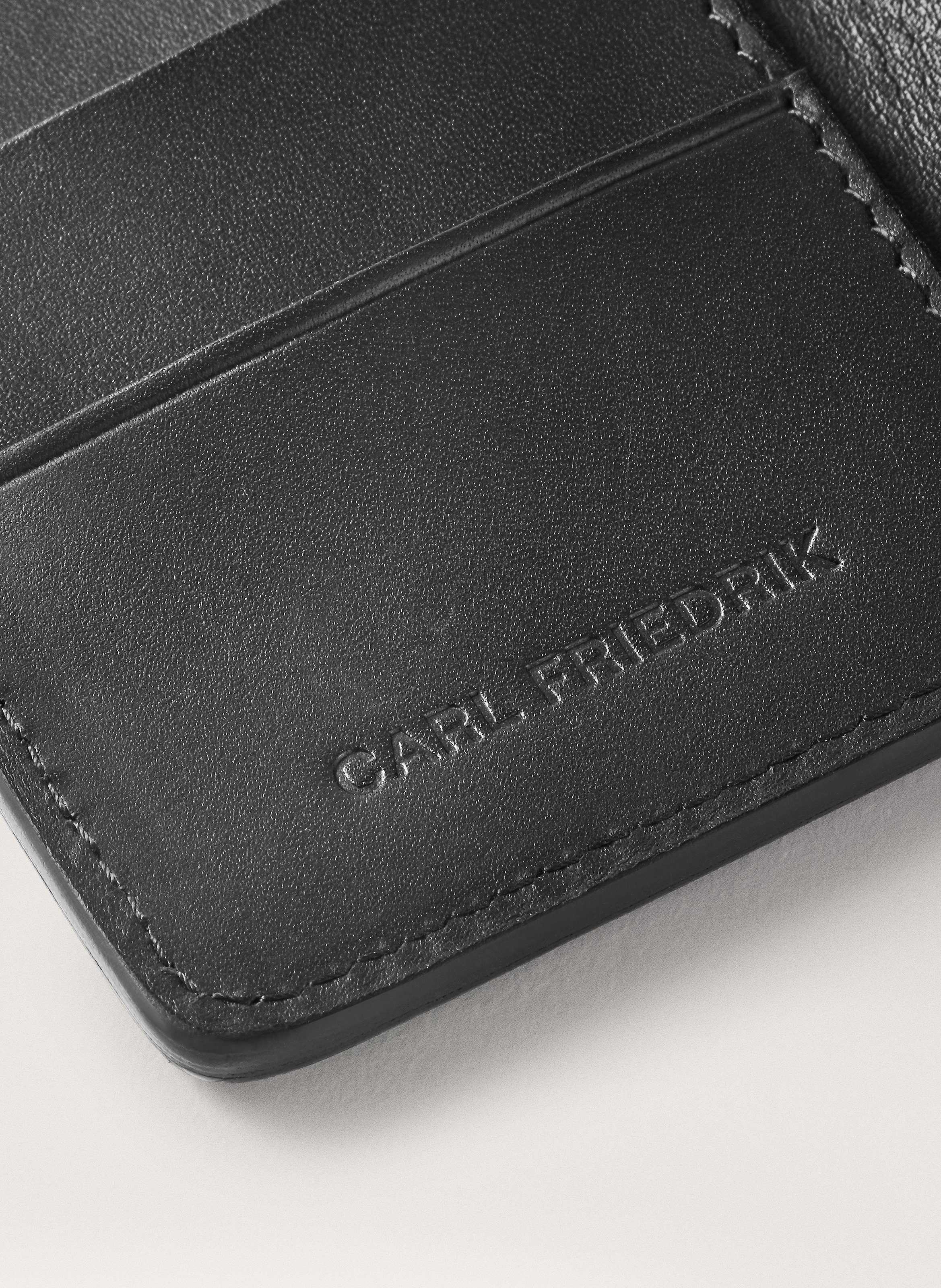 Porte-cartes 'Swanfield' en cuir vachetta CARL FRIEDRIK Noir