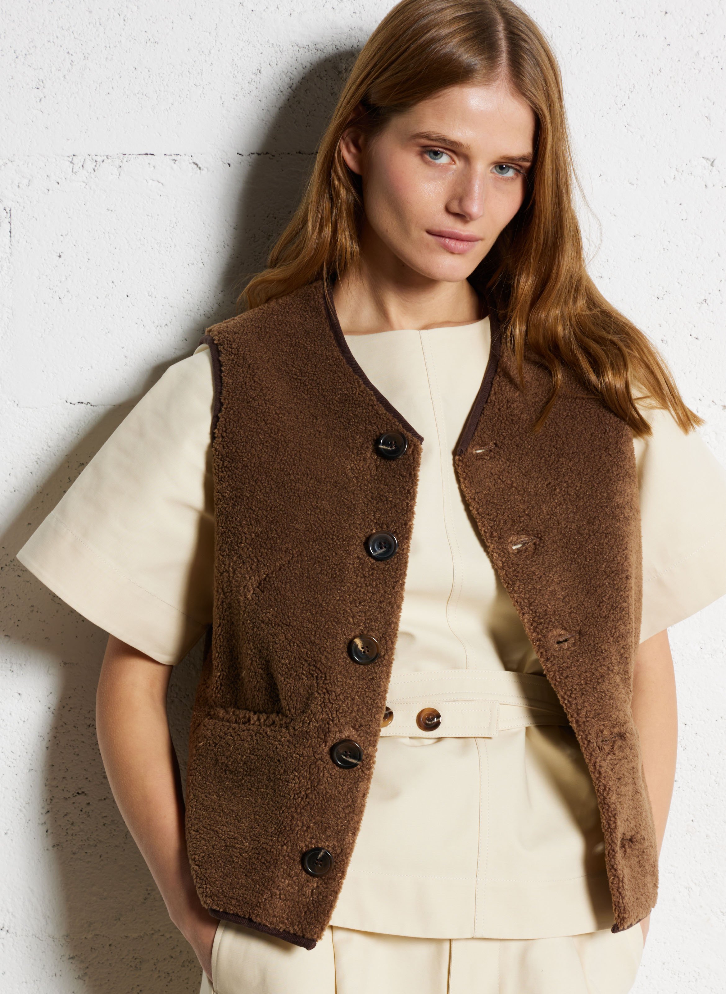 Gilet sans manches aspect mouton fusil SOEUR Marron