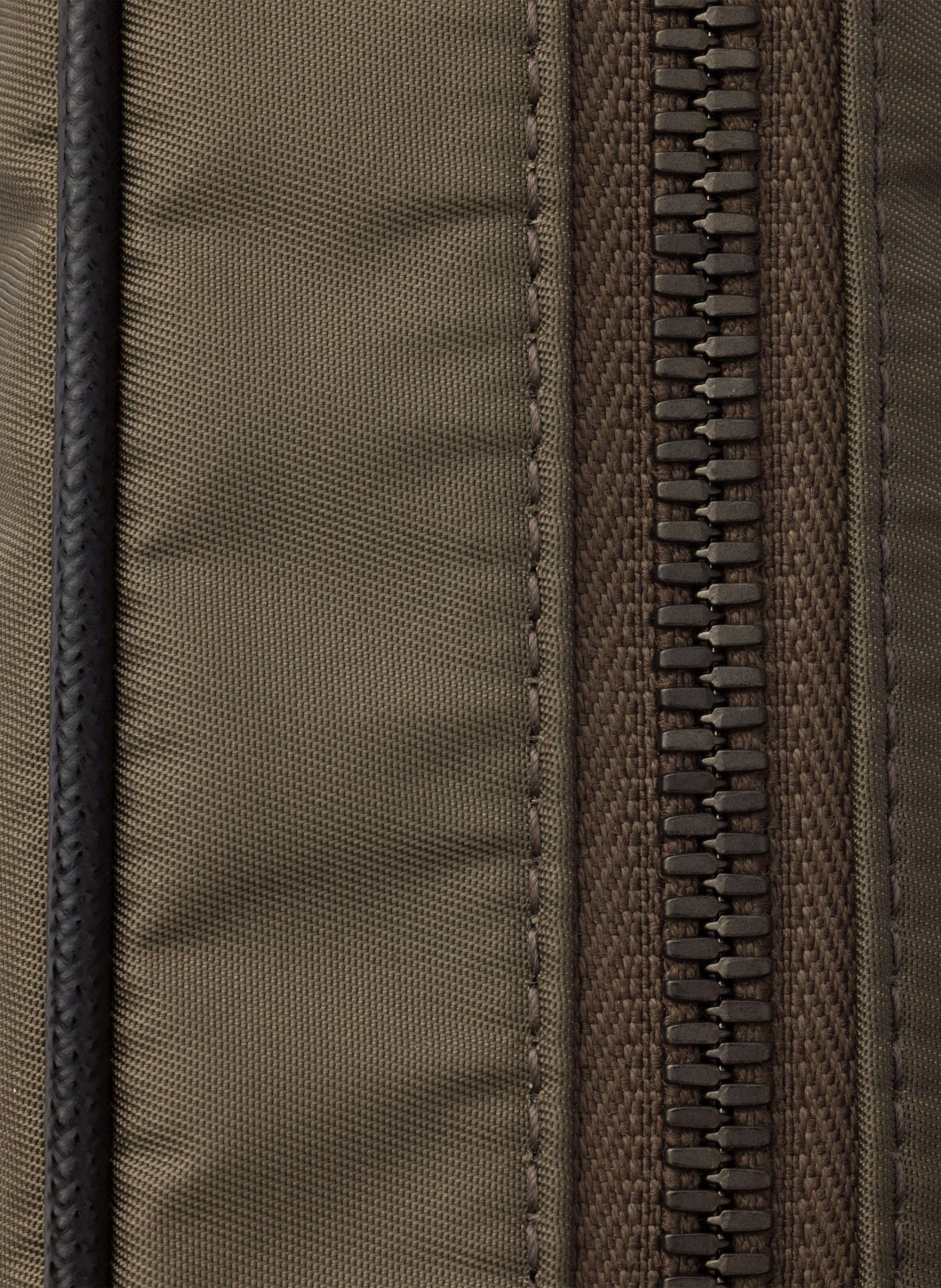 Sac porté épaule en re-nylon et saffiano PRADA Gris