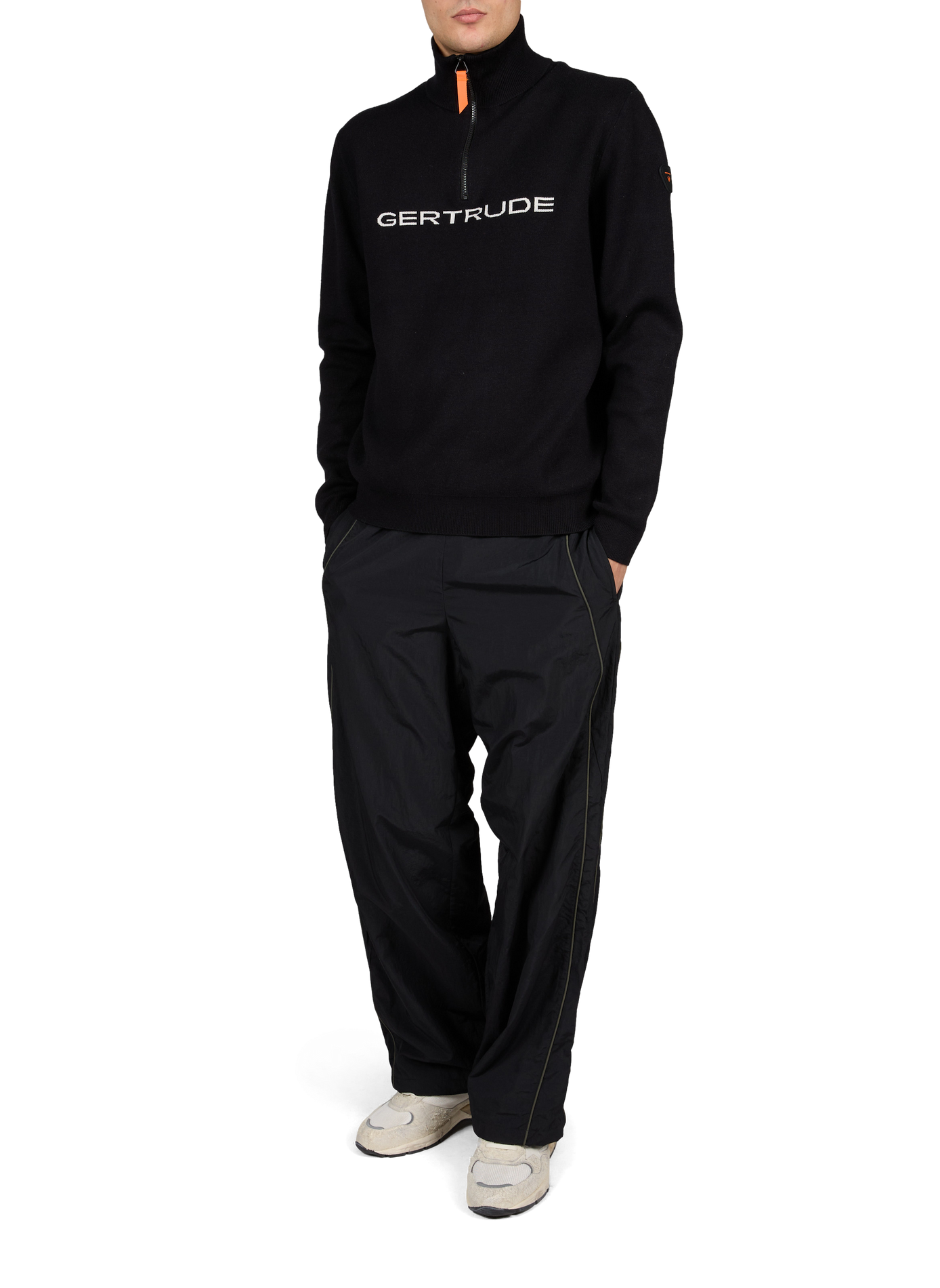 Pullover mit Reißverschluss-Stehkragen und Schriftzug GERTRUDE Schwarz