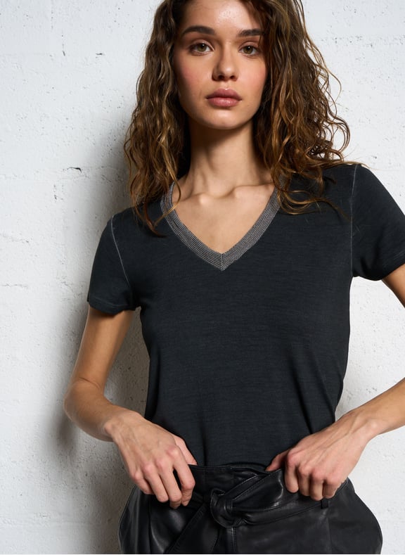 Tee-shirt col v chainettes bijoux Noir by IKKS IKKS Tee-shirt col v chainettes bijoux Noir