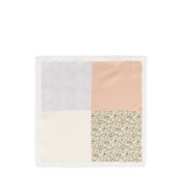 Foulard carré imprimé en soie Foulard carré imprimé en soie