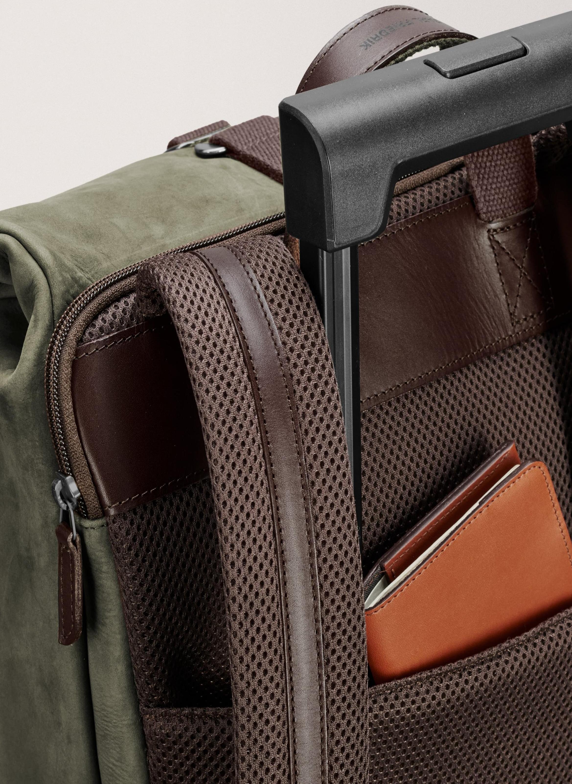 Sac à dos 'City-hopper' en cuir nubuck CARL FRIEDRIK Vert