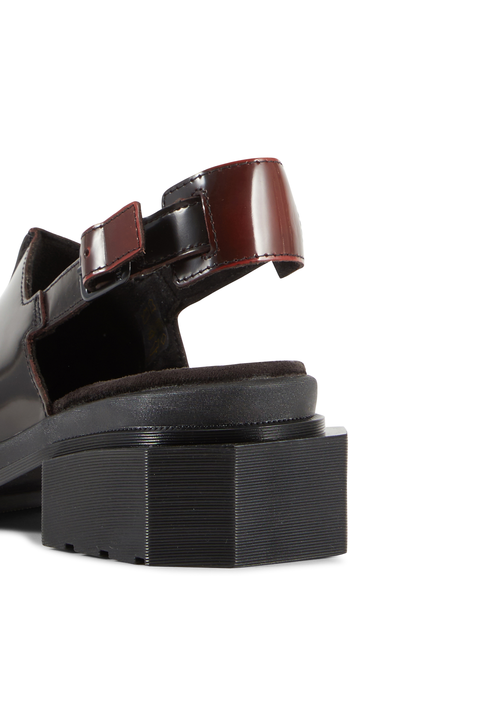 Derbies en cuir maybole mule DR. MARTENS Rouge