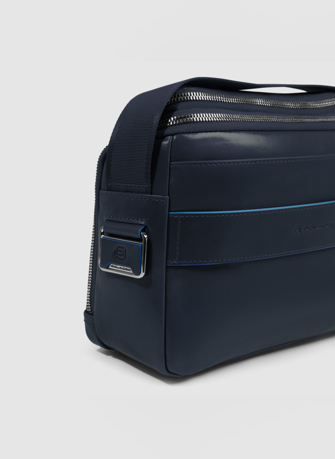 Sac bandoulière homme personnalisable PIQUADRO Bleu