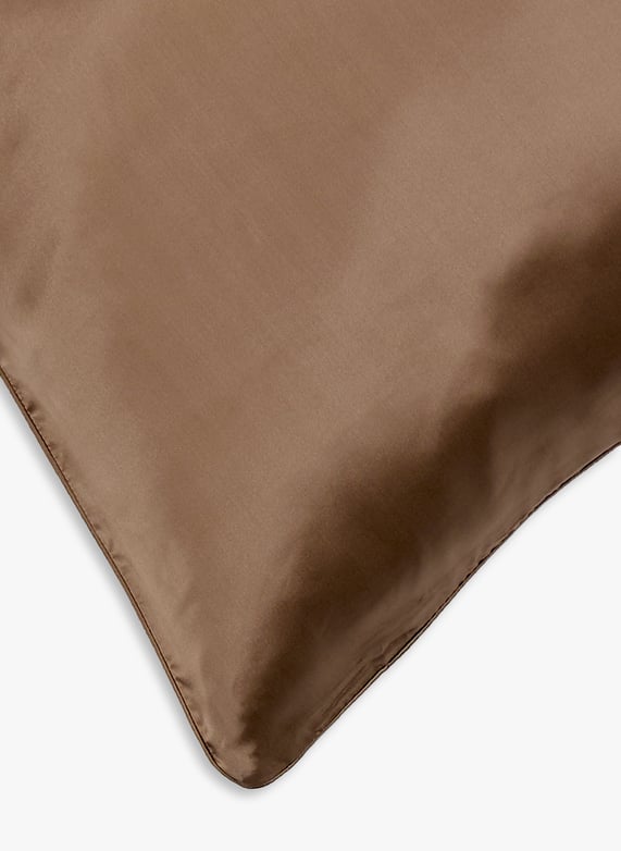Taie d'oreiller en soie de mûrier | Marron by AU PRINTEMPS PARIS Taie d'oreiller en soie de mûrier Marron