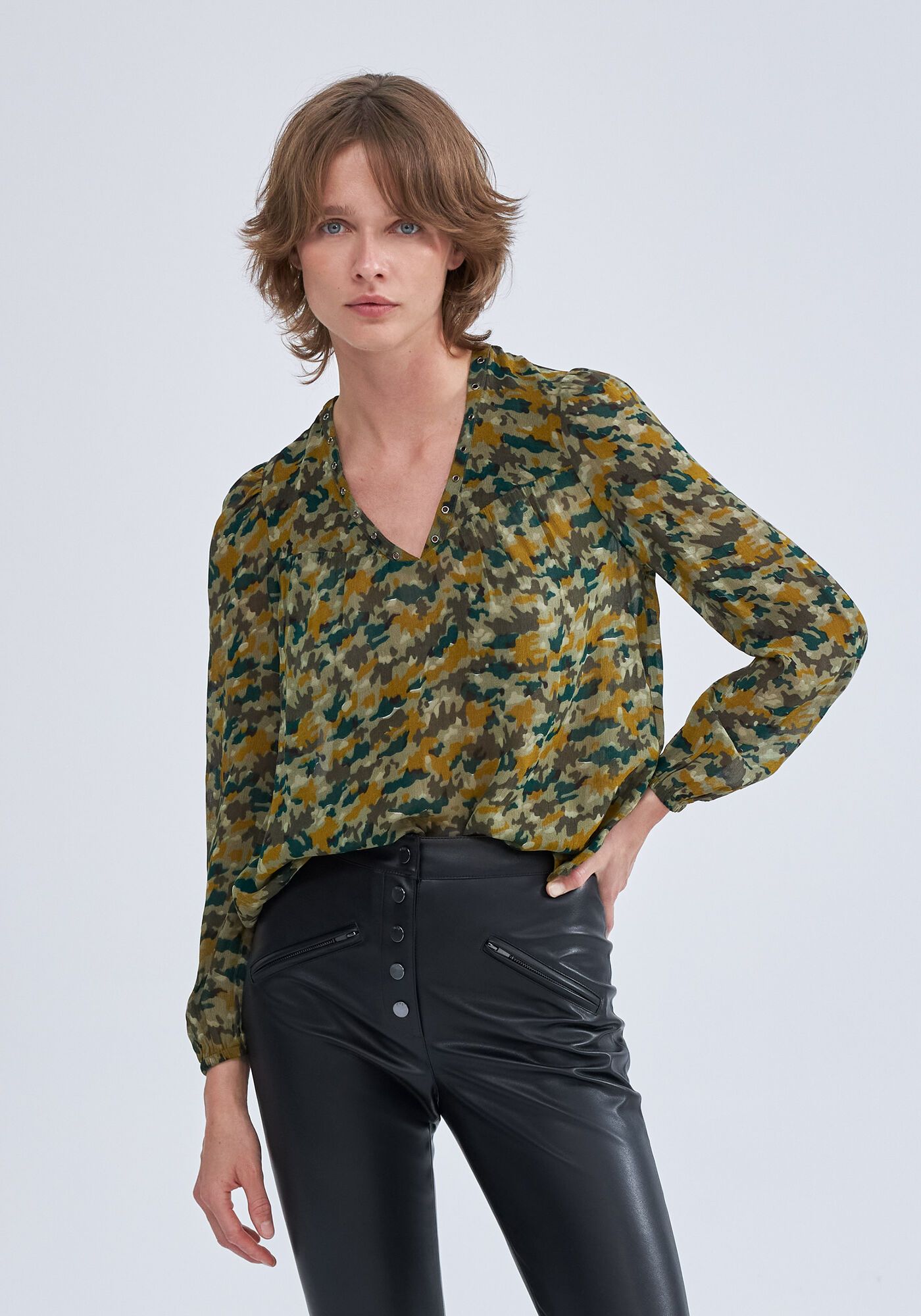 Blouse ample à col v