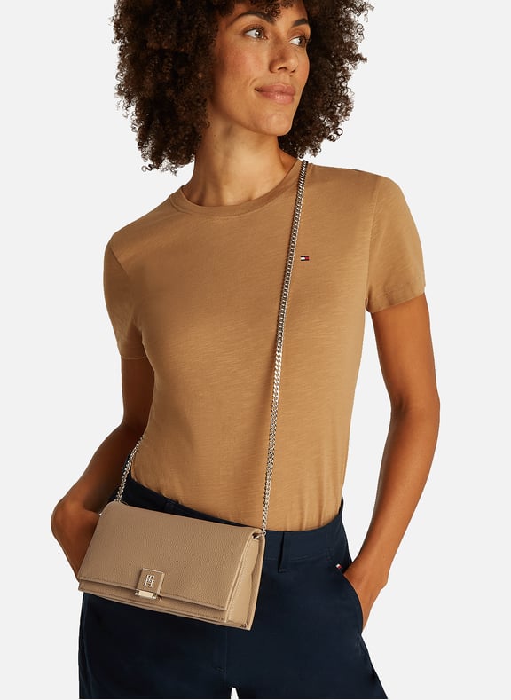 Petit sac bandoulière lisse Beige by TOMMY HILFIGER TOMMY HILFIGER Petit sac bandoulière lisse Beige