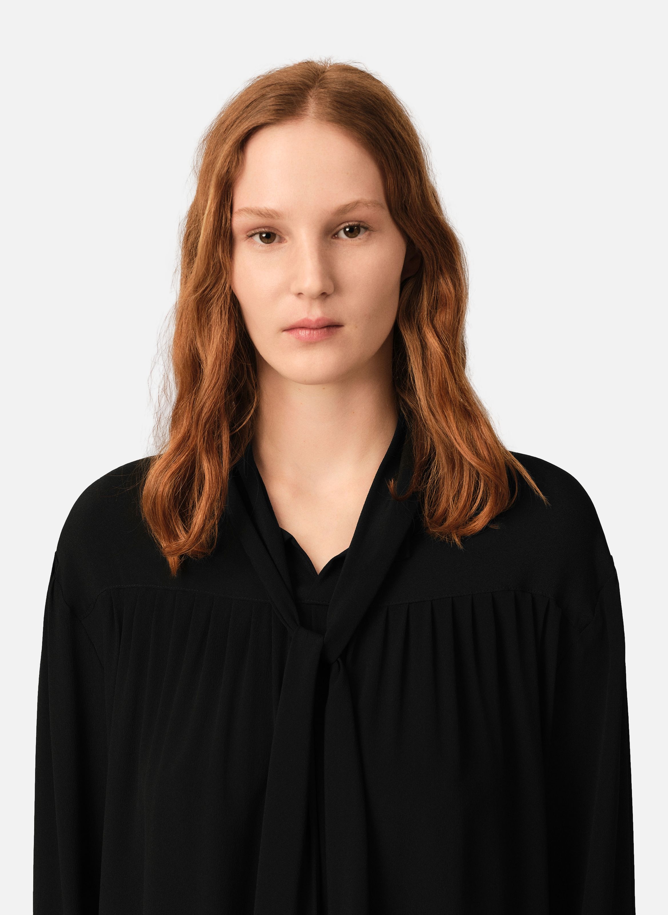 Robe midi en soie mélangée à lavallière AMI PARIS Noir