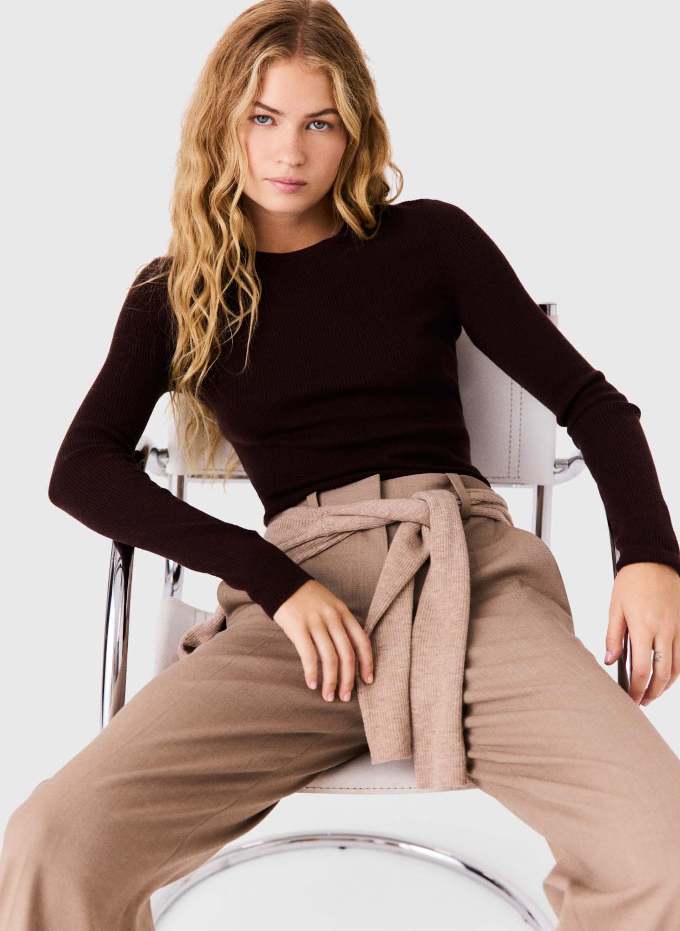Pull moulant en laine et soie MAJE Marron