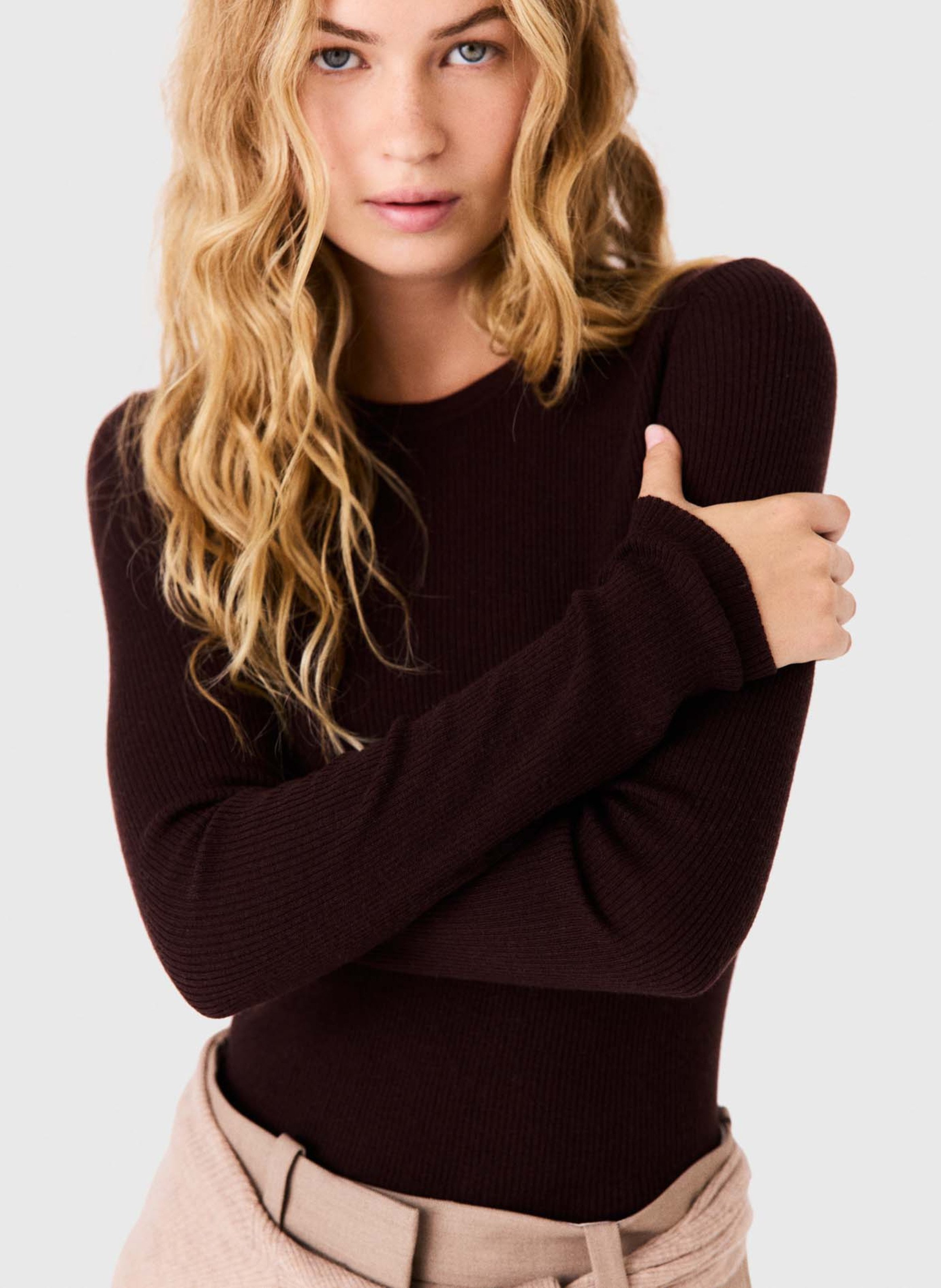 Pull moulant en laine et soie MAJE Marron