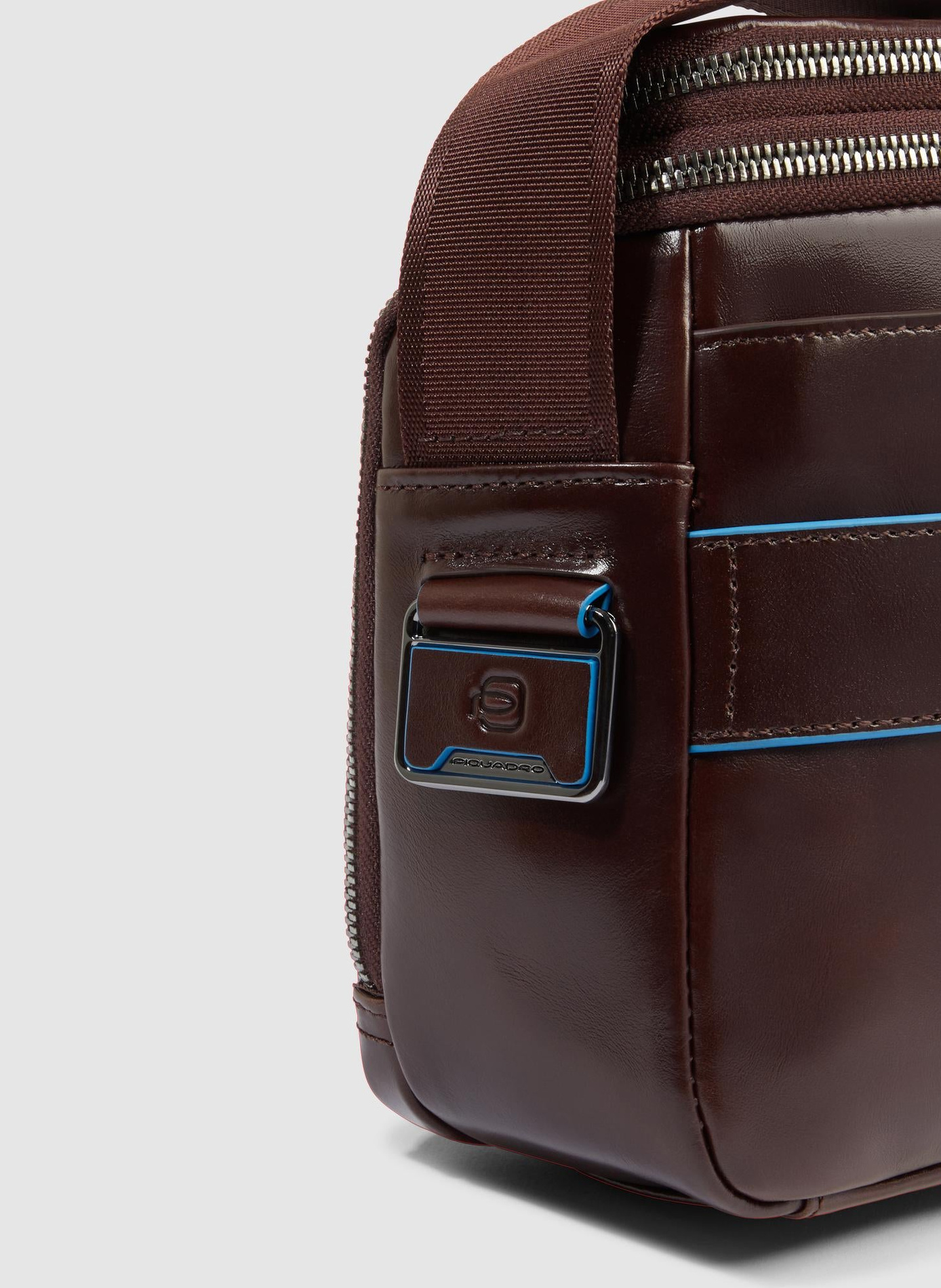 Sac bandoulière homme personnalisable PIQUADRO Marron