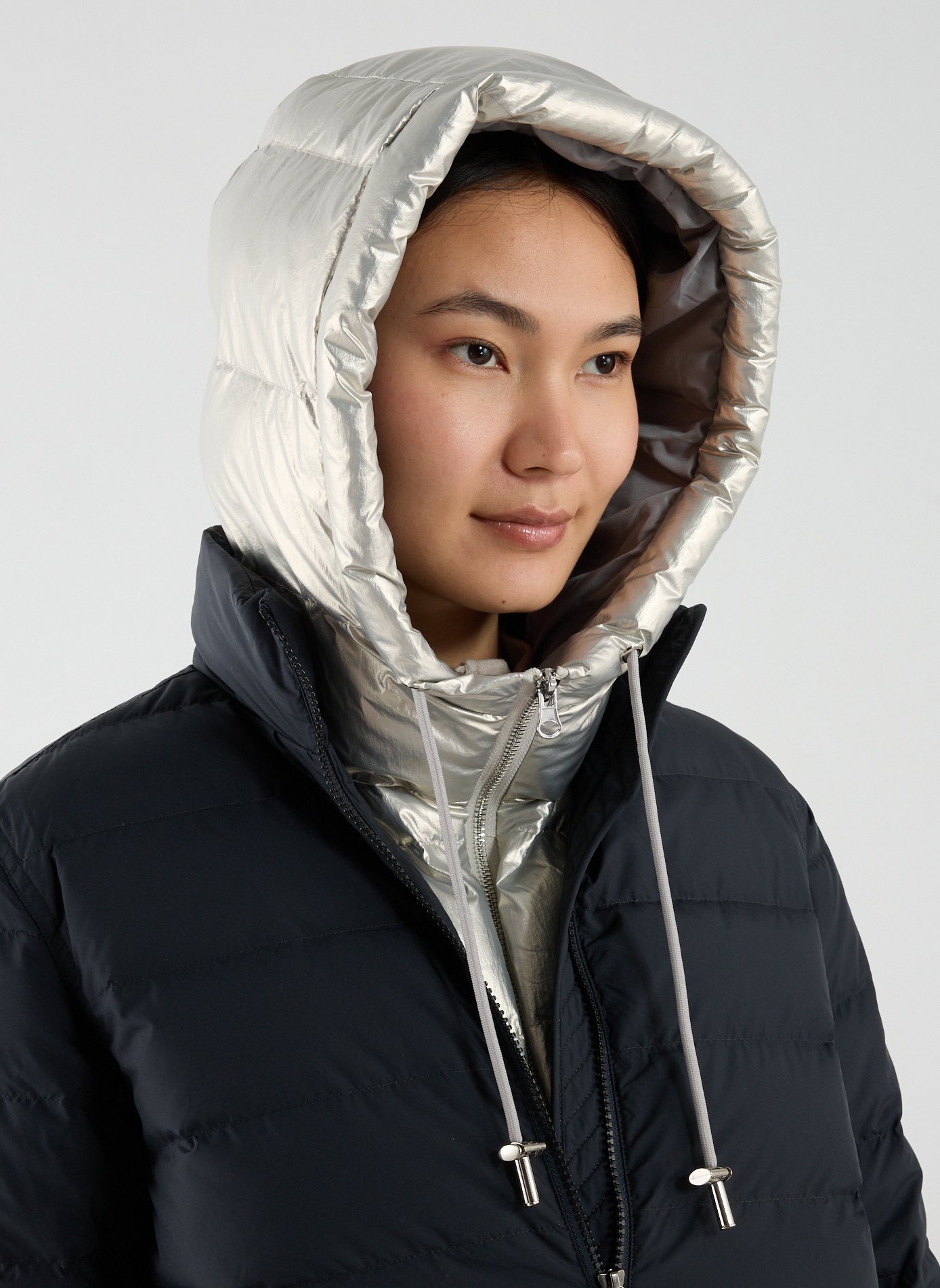 Short sleeveless hooded puffer jacket SAISON 1865 Silver