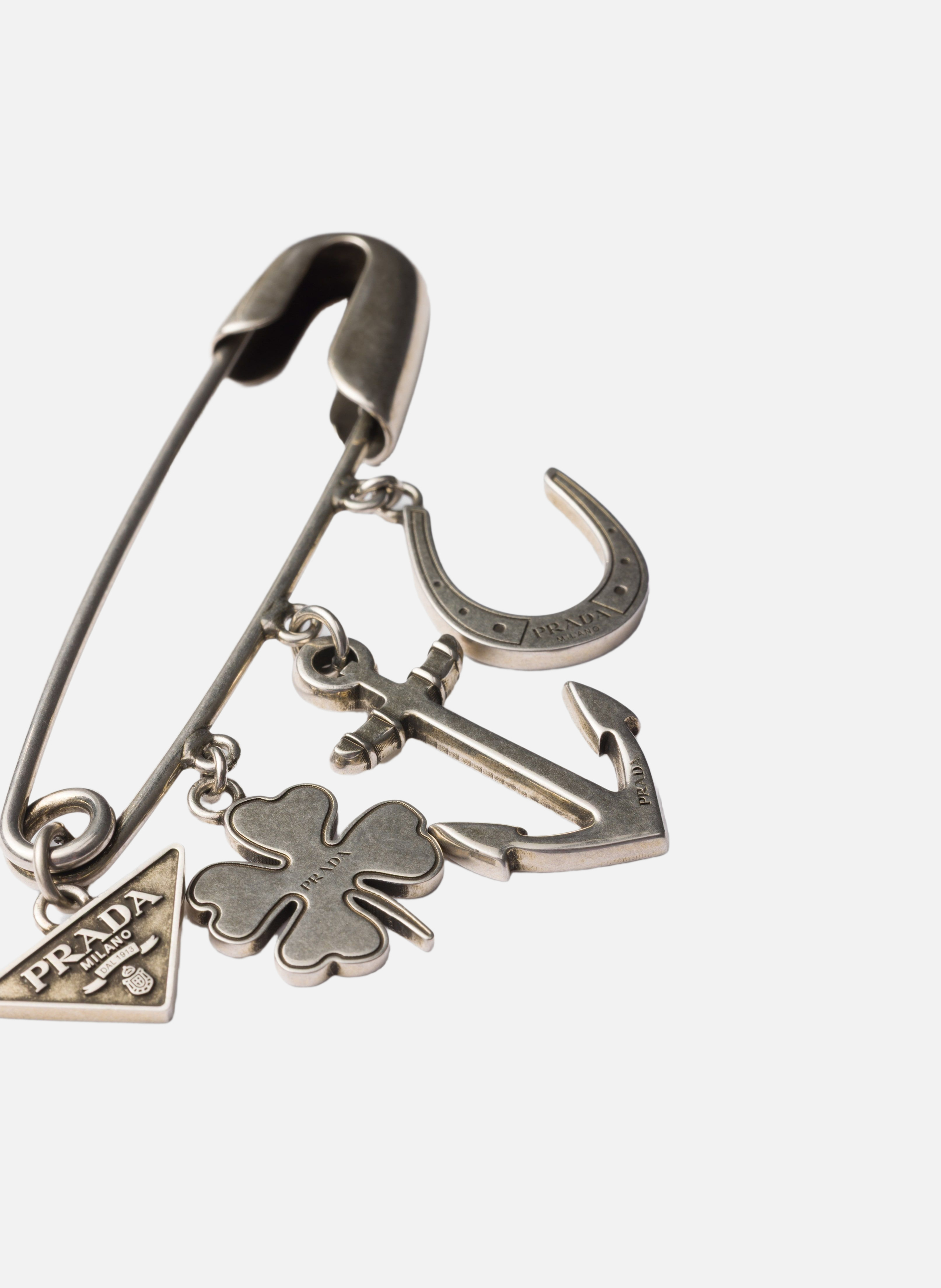 Broche en métal PRADA Gris