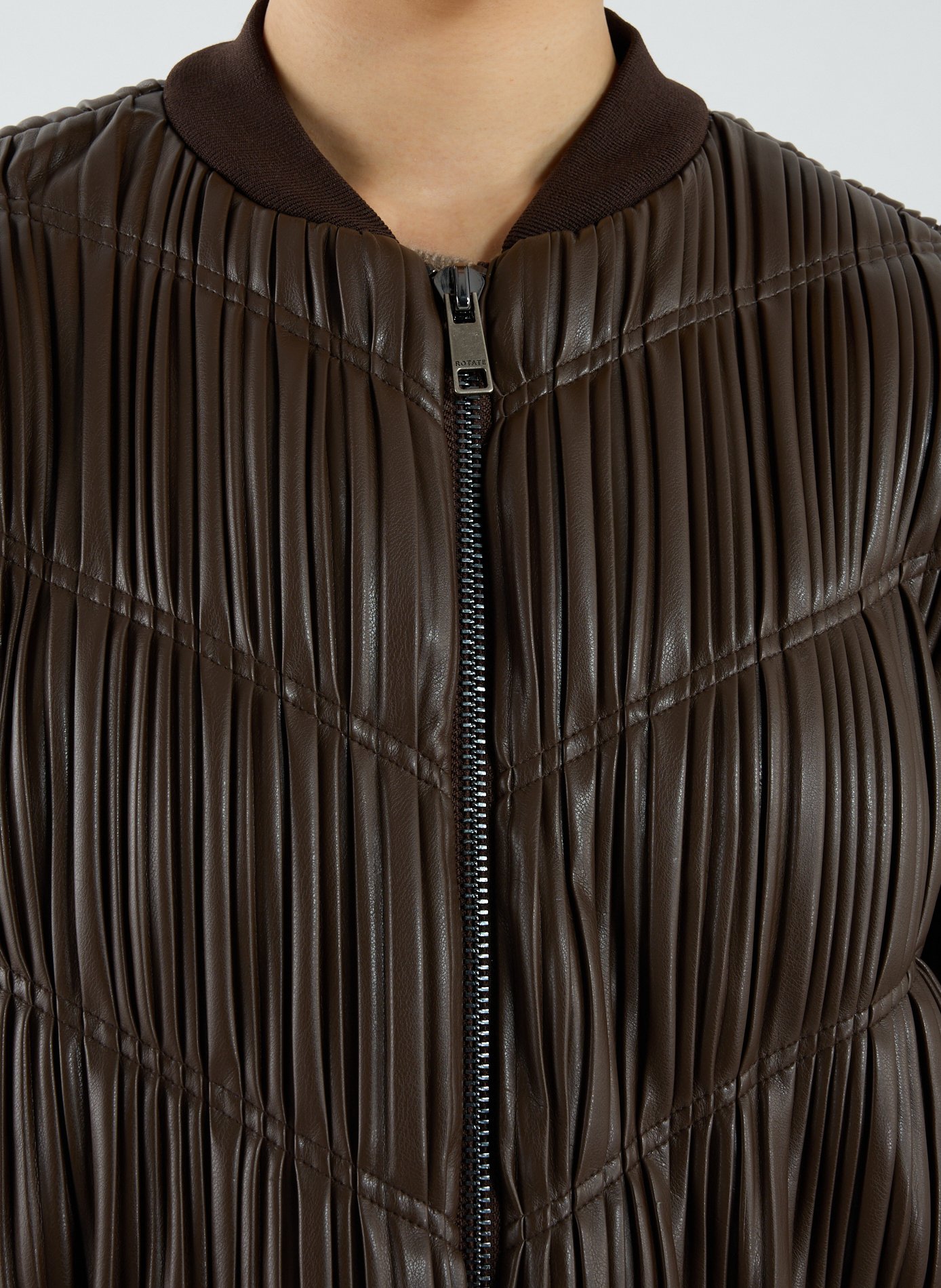 Doudoune matelassée plissée ROTATE Marron