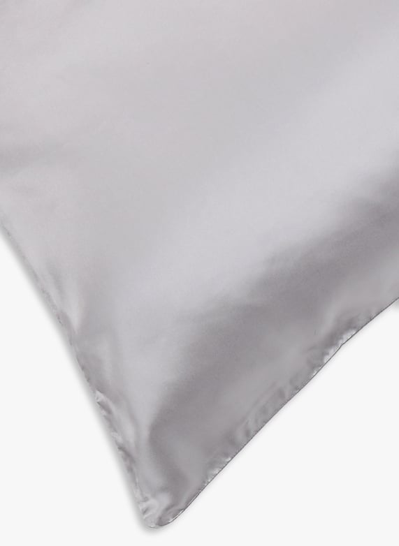 Taie d'oreiller en soie de mûrier | Gris by AU PRINTEMPS PARIS Taie d'oreiller en soie de mûrier Gris