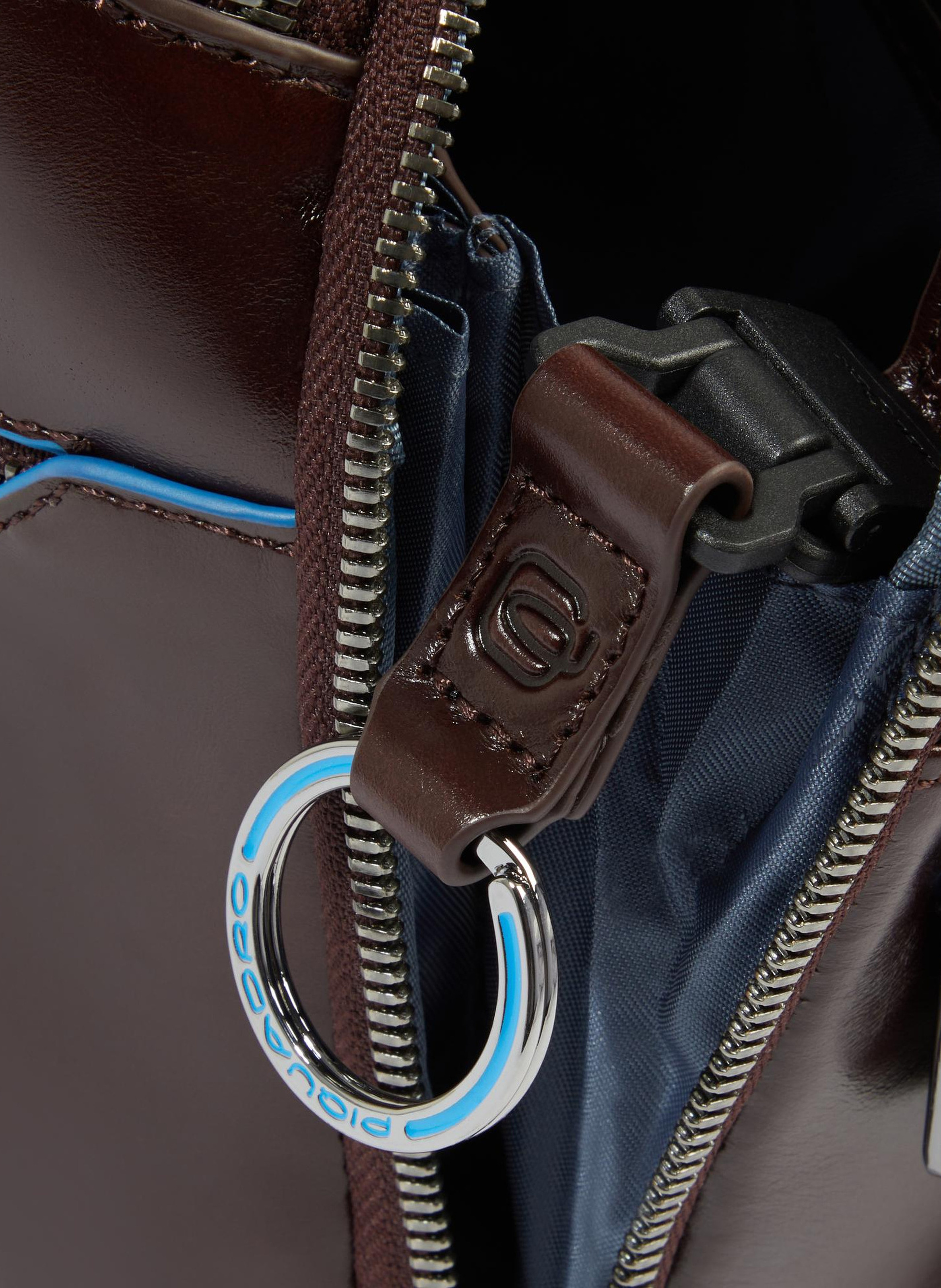 Sac bandoulière homme personnalisable PIQUADRO Marron