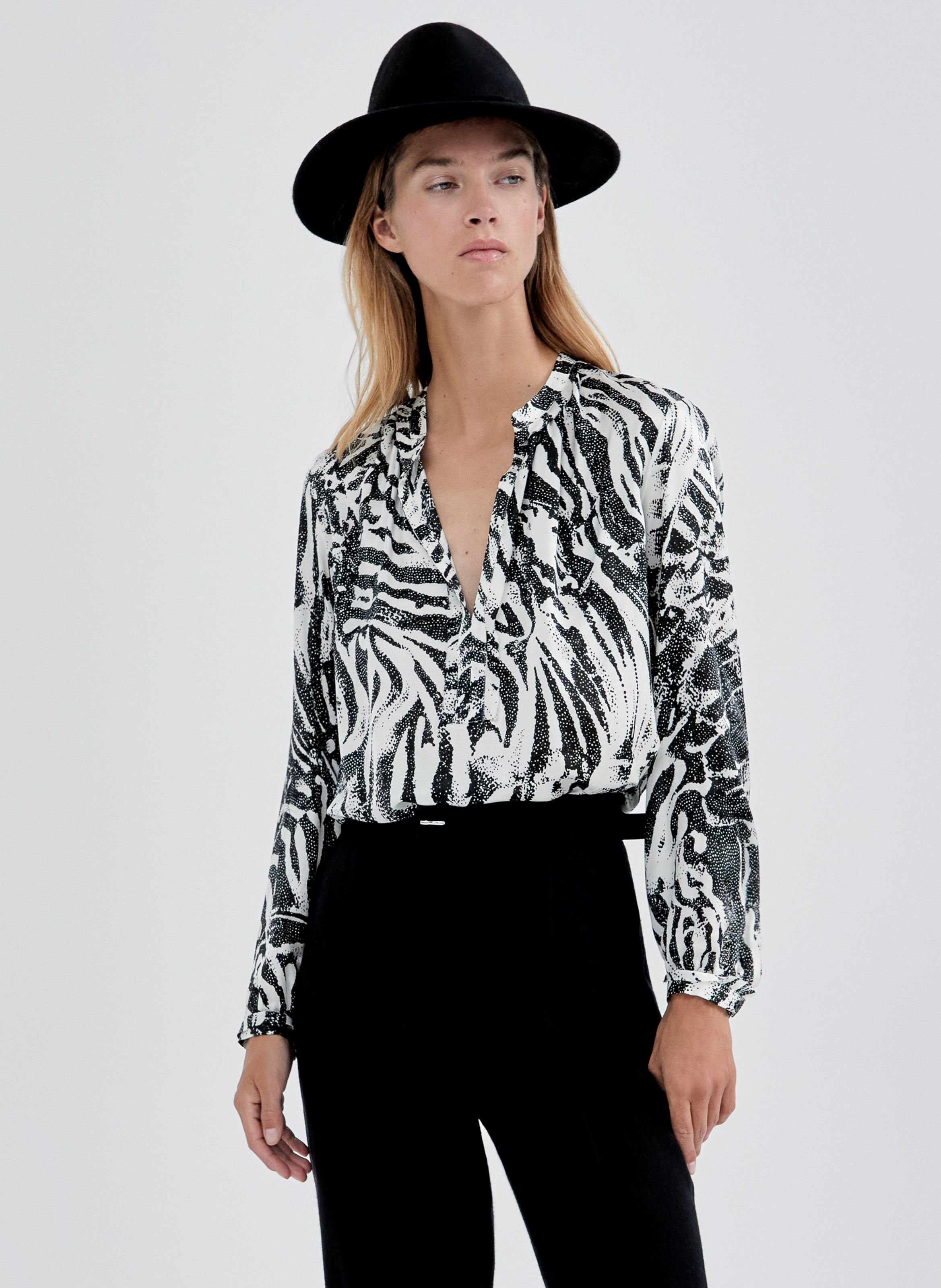 Blouse droite à col v