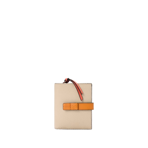 Portefeuille compact zippé en cuir de veau souple grainé Portefeuille compact zippé en cuir de veau souple grainé