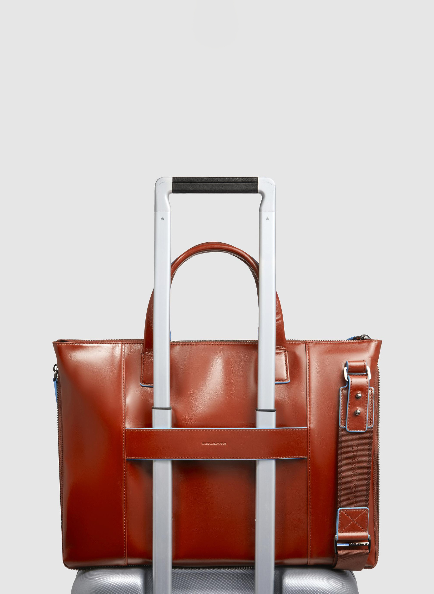 Sac fin pour ordinateur 15,6", extensible PIQUADRO Marron