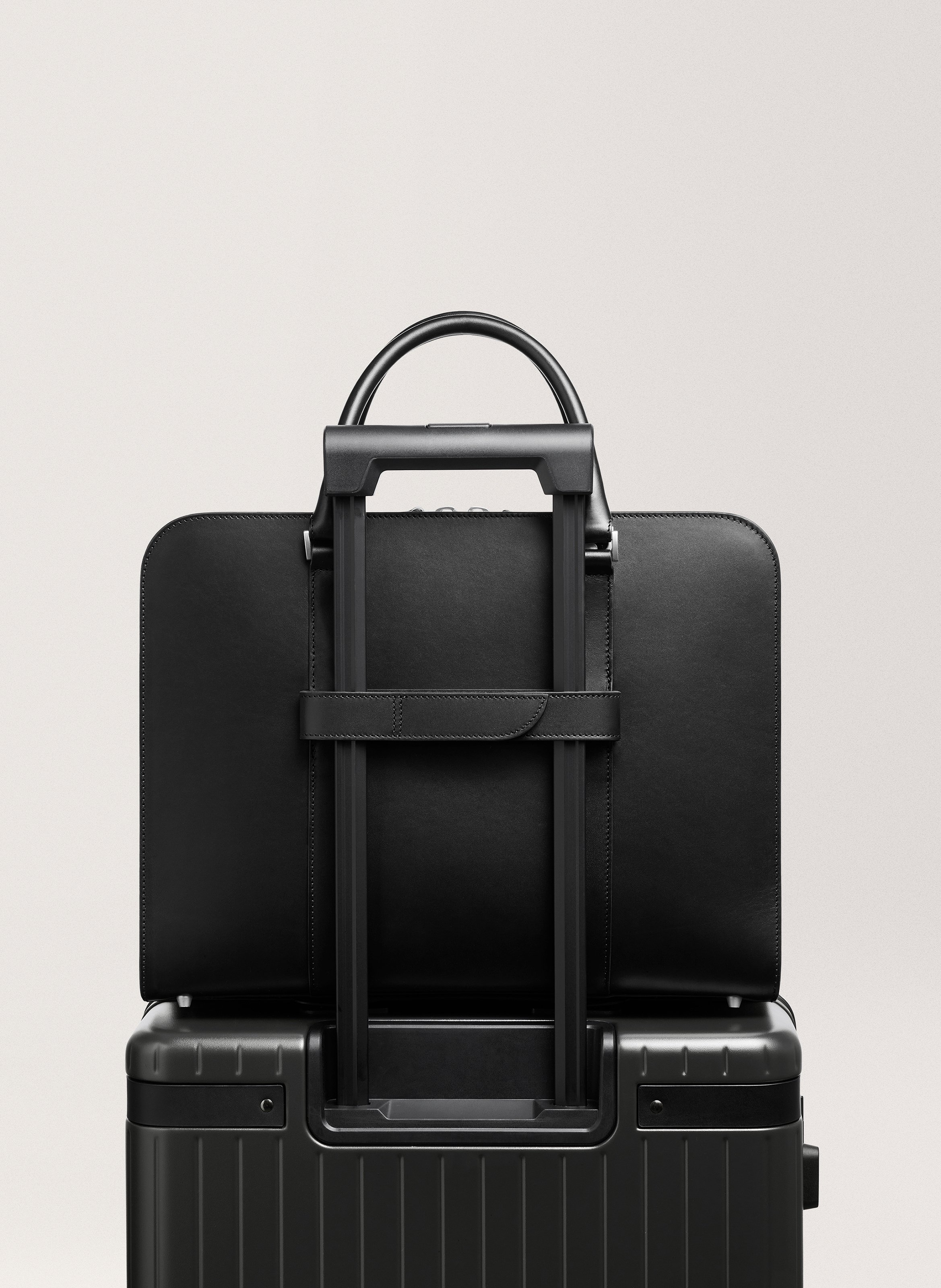 Attache 'Smart holder' en cuir vachetta CARL FRIEDRIK Noir