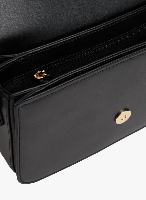 Sac bandoulière à rabat  | Noir by TOMMY HILFIGER Sac bandoulière à rabat  Noir