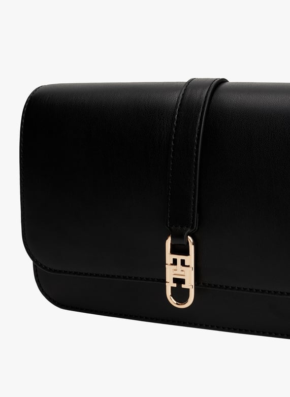 Sac bandoulière à rabat  | Noir by TOMMY HILFIGER Sac bandoulière à rabat  Noir