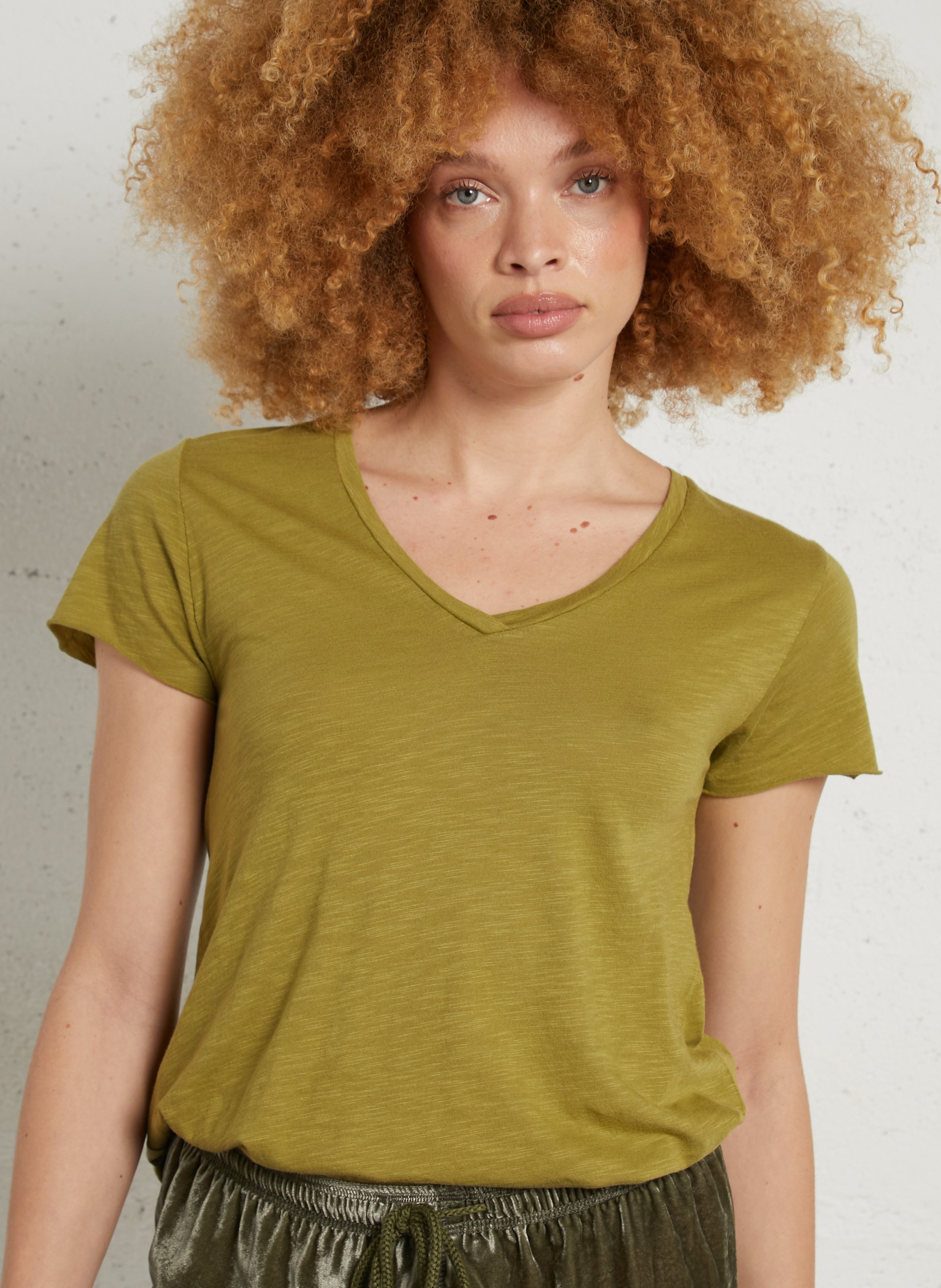Tee-shirt droit col v en coton mélangé jacksonville AMERICAN VINTAGE Vert