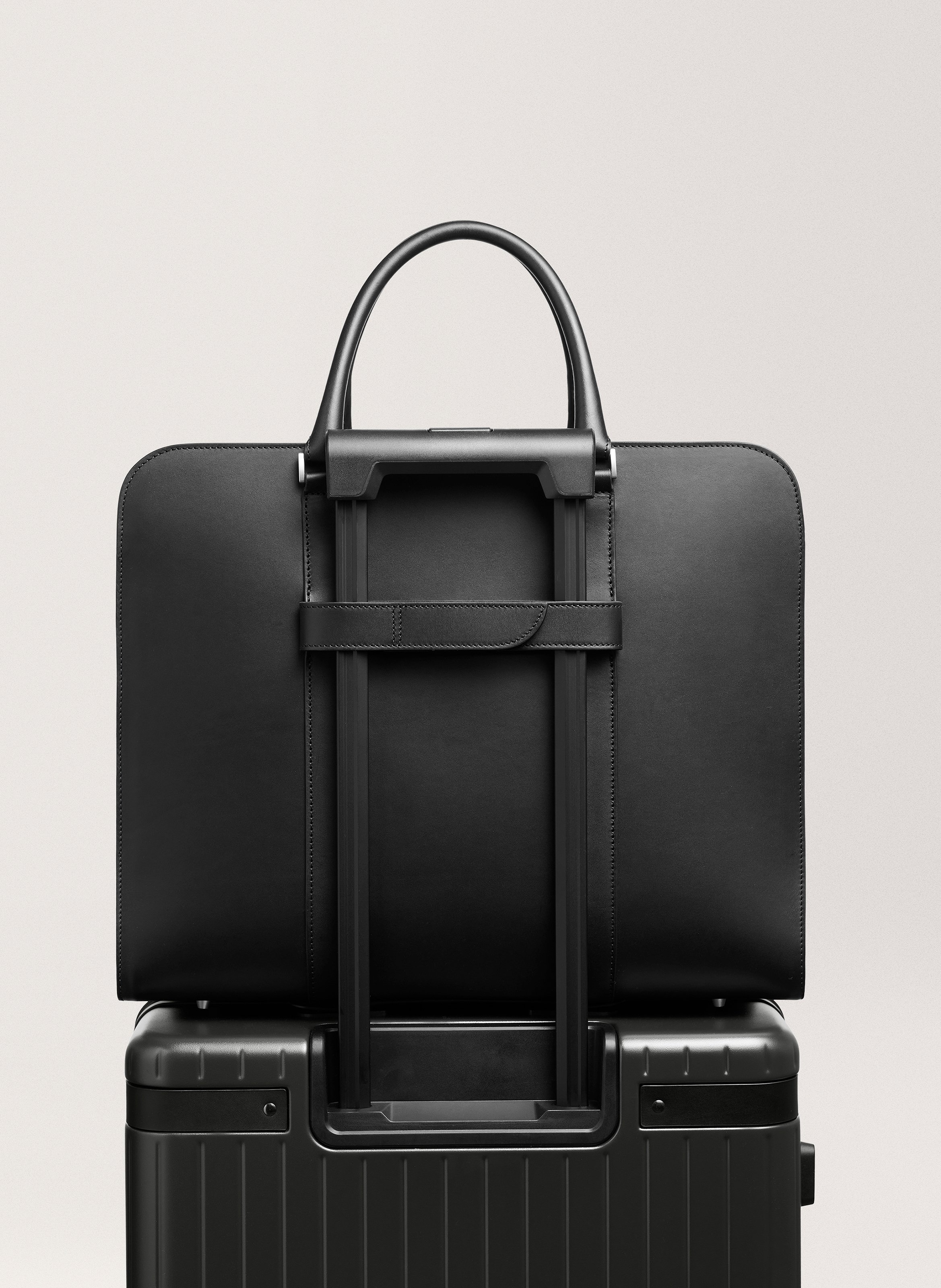 Attache 'Smart holder' en cuir vachetta CARL FRIEDRIK Noir