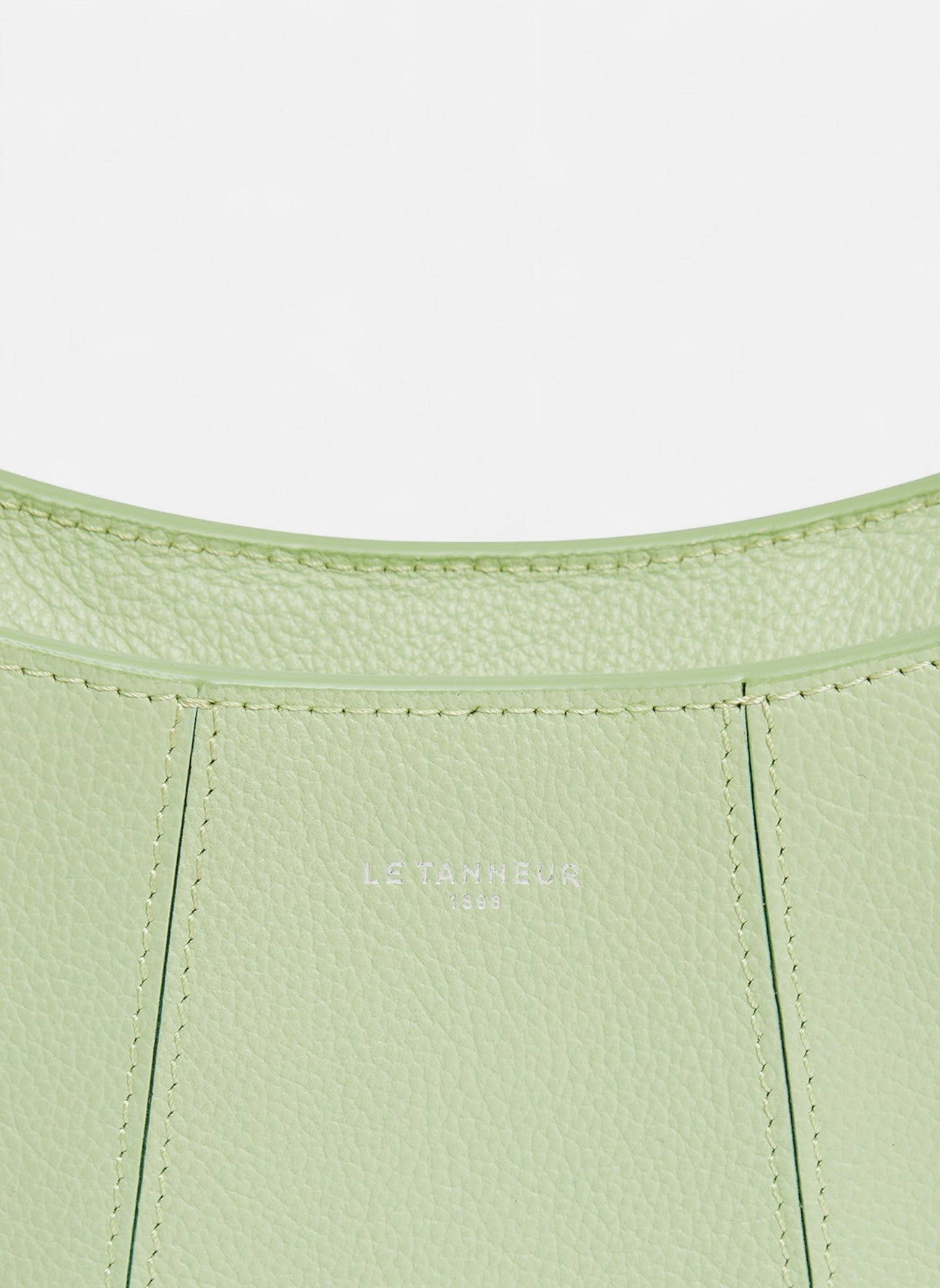 Petit sac demi-lune Juliette en cuir grainé LE TANNEUR Vert