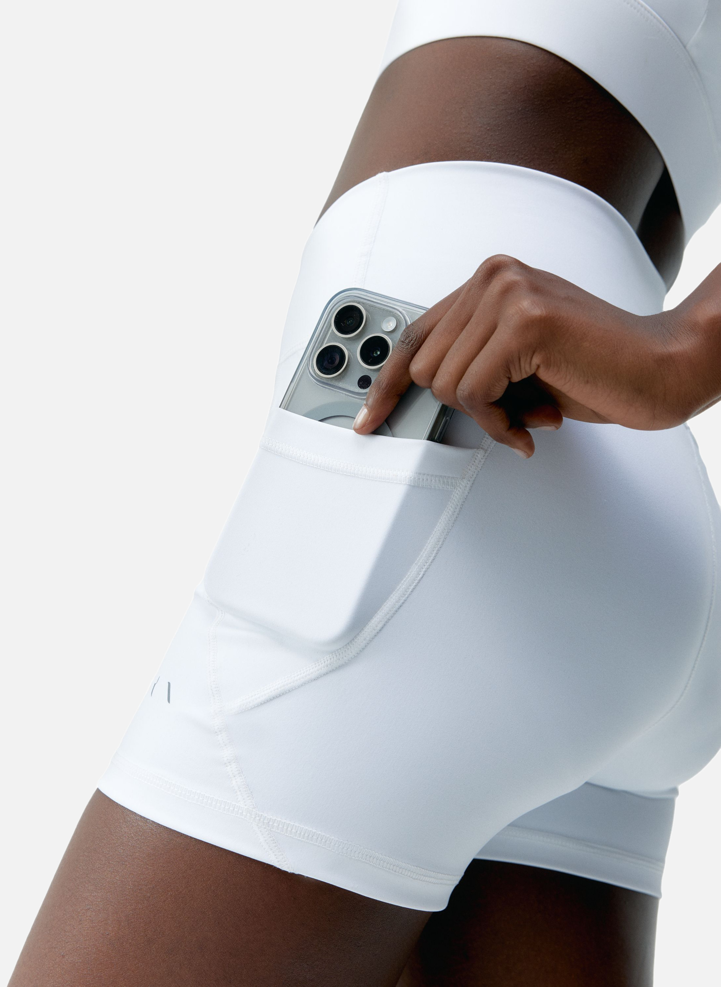 Short moulant de sport performance eider BORN LIVING YOGA Blanc