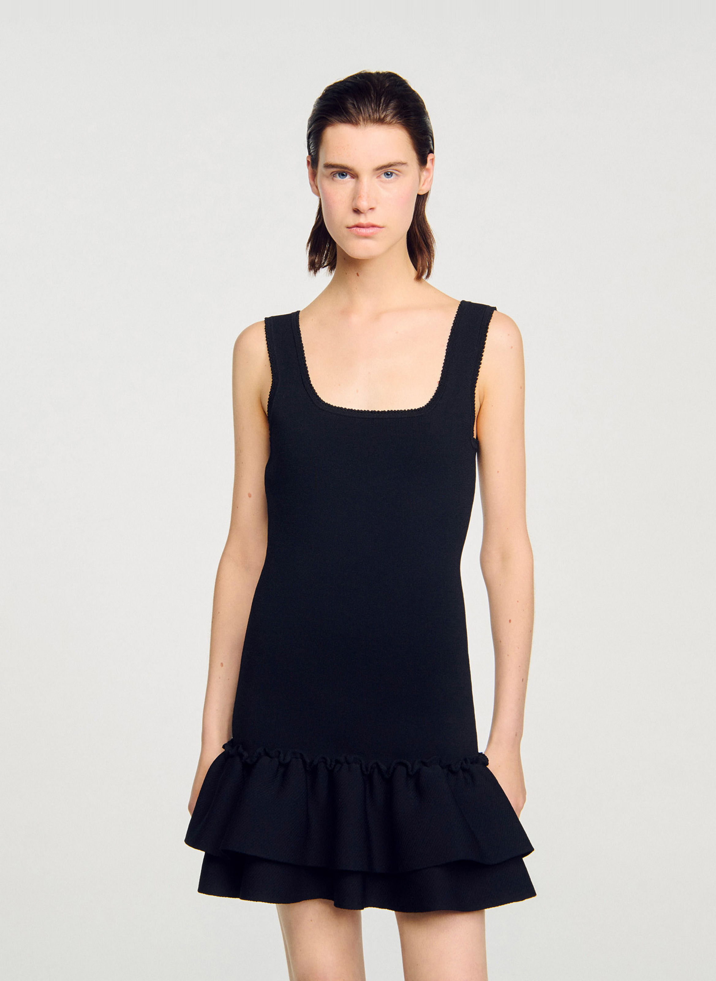 Robe courte volantée à bretelles Noir