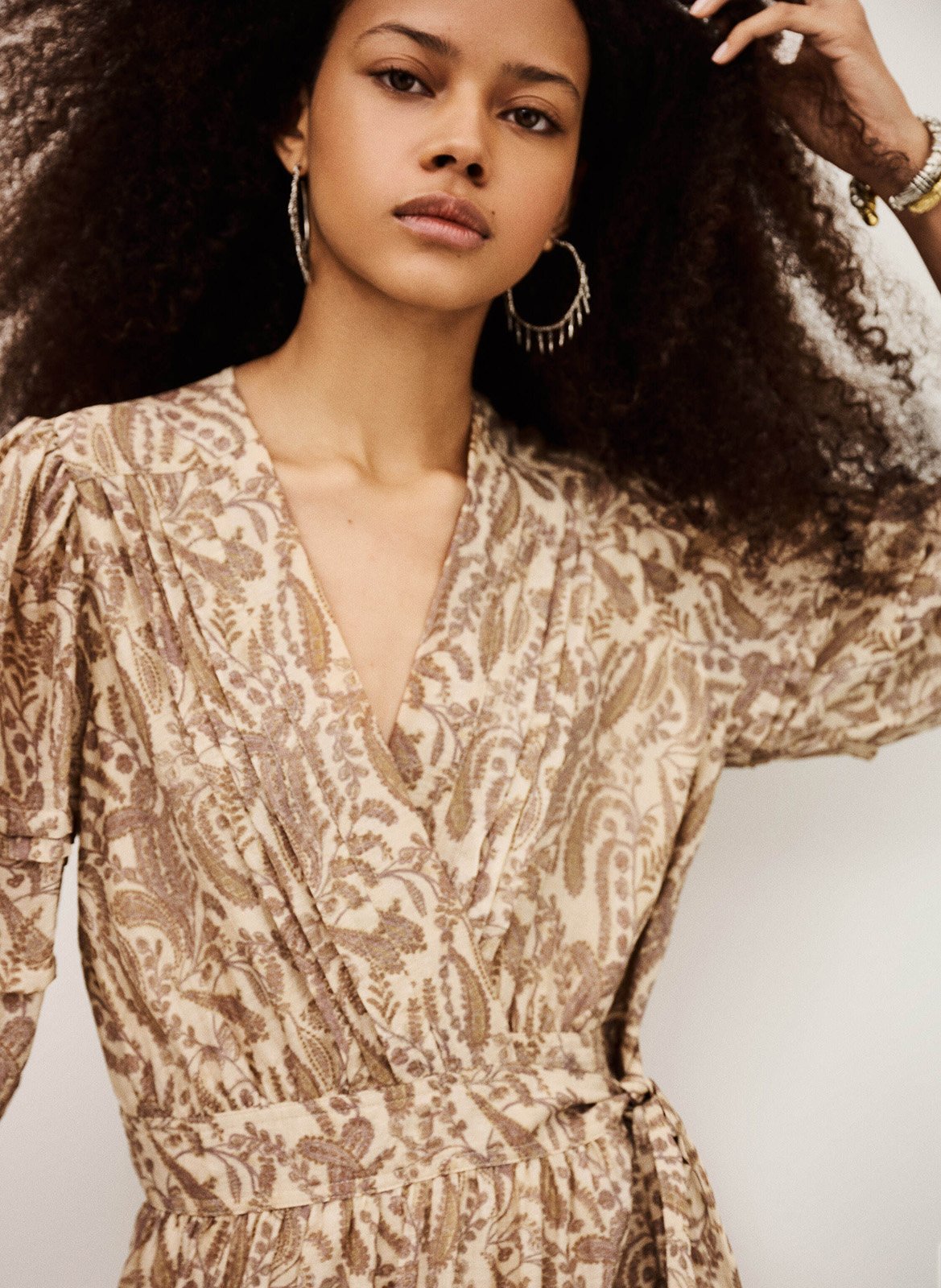 Robe courte cintrée col v imprimée teodora BA&SH Beige