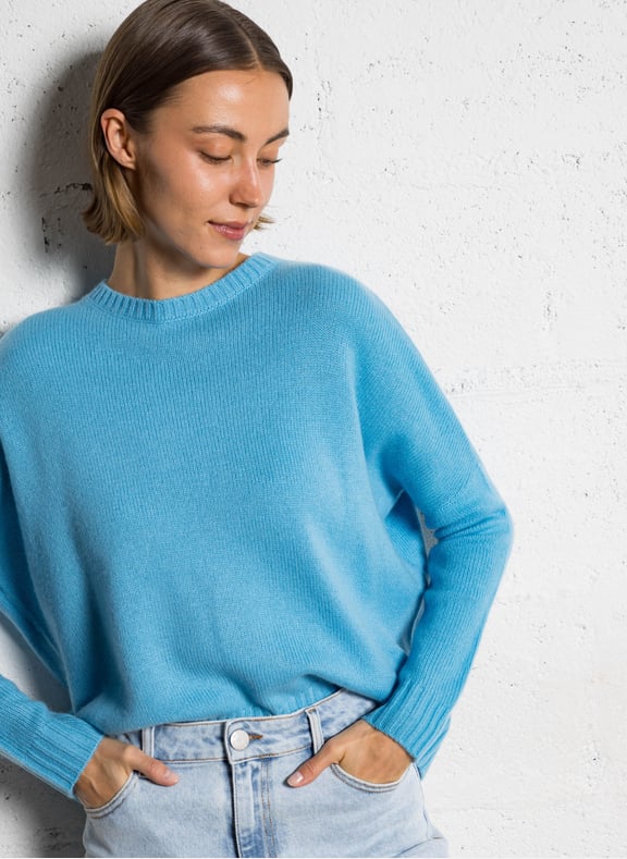 Pull col rond oversize en cachemire amelie Bleu by KUJTEN KUJTEN Pull col rond oversize en cachemire amelie Bleu