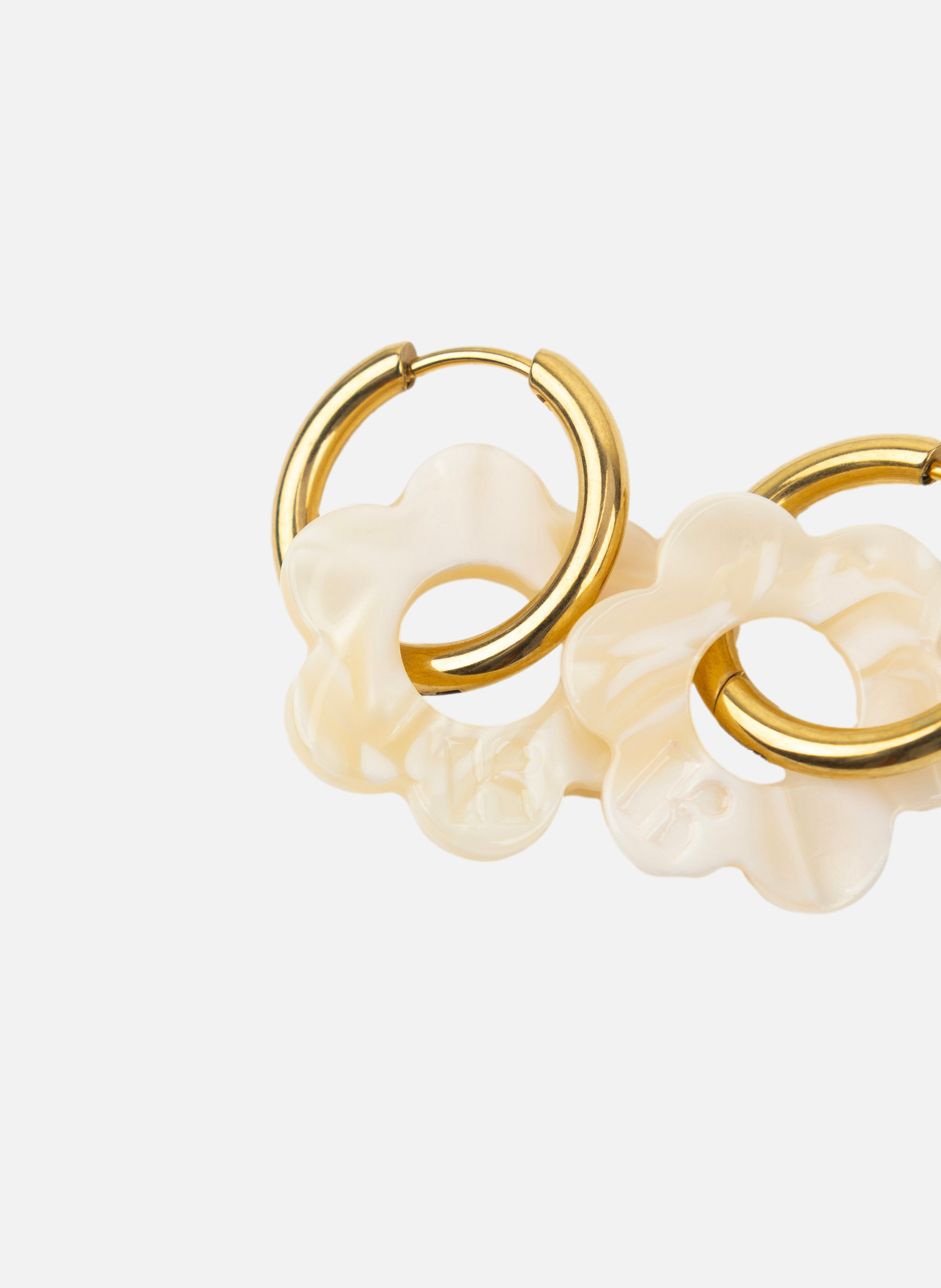 Boucles d'oreilles Baby Fleurette avec anneaux en acier inoxydable doré KURAGE GINZA Beige