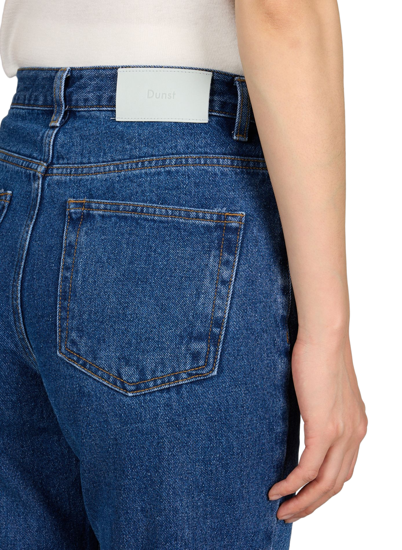 Rechte jeans van katoen. DUNST Blauw