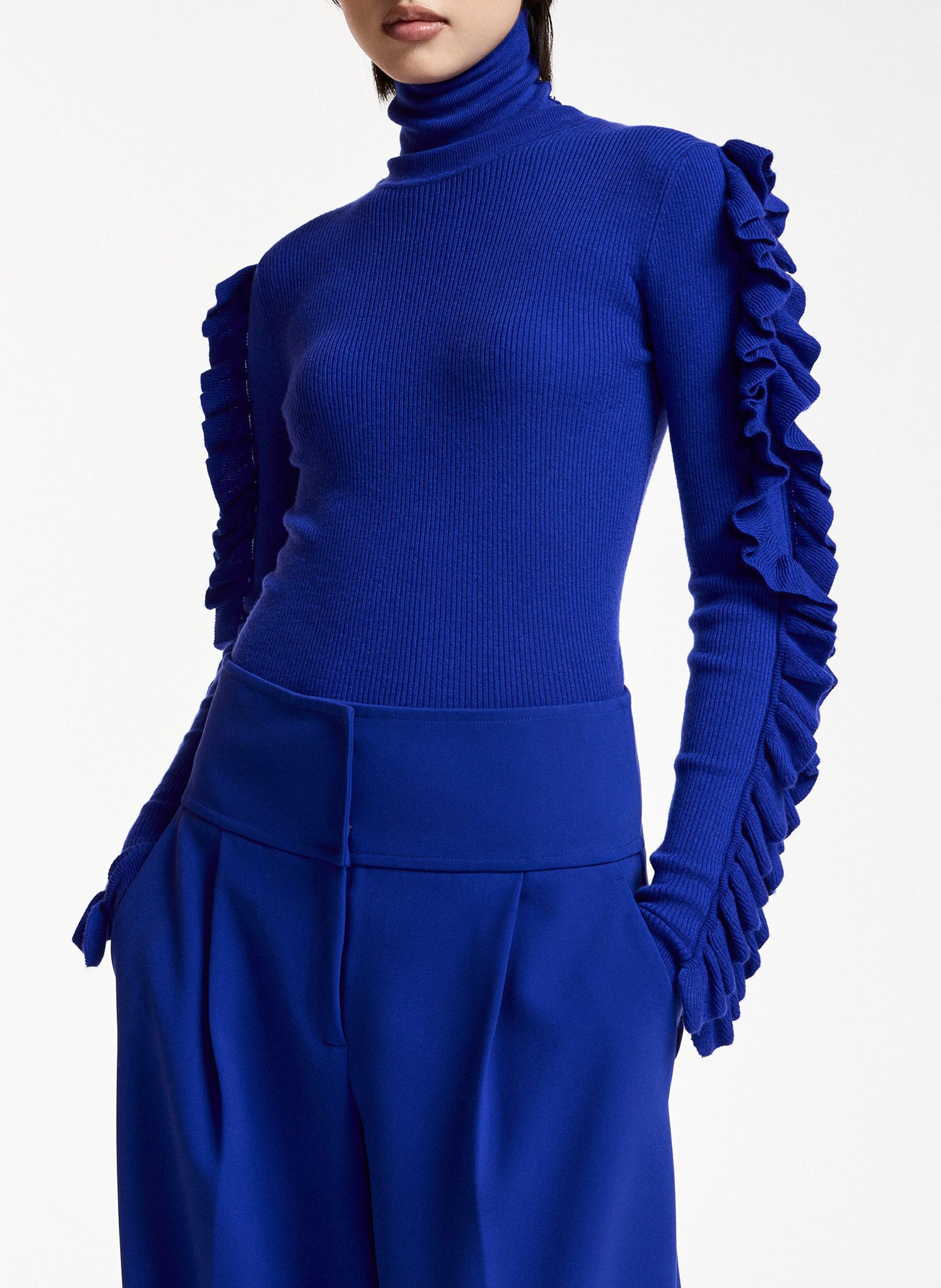 Pull moulant col roulé à volants kitty ESSENTIEL ANTWERP Bleu