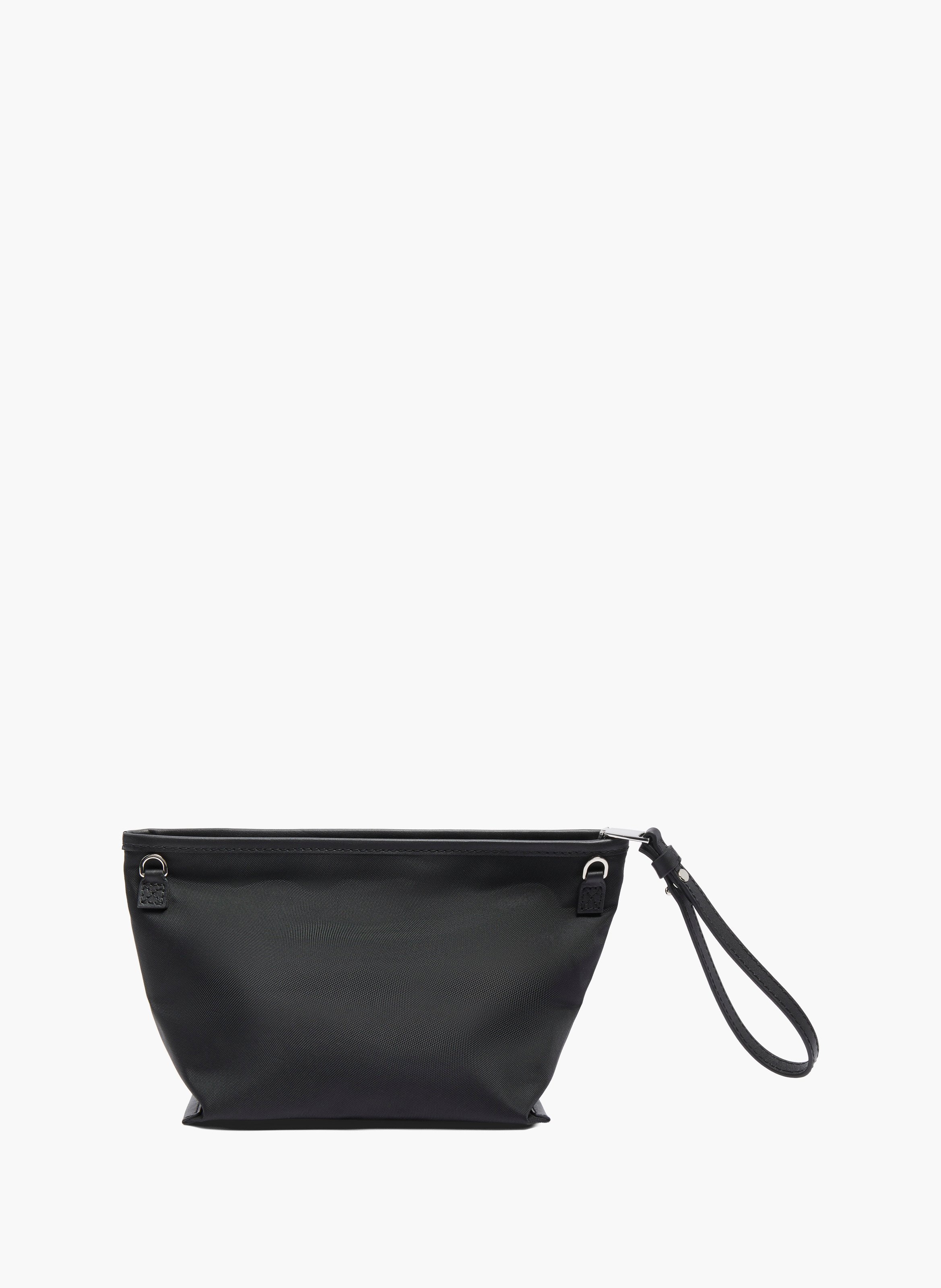 M Zip clutch met polsband - oprolbare mistral, gerecycled nylon met glad rundleer. LANCEL Zwart