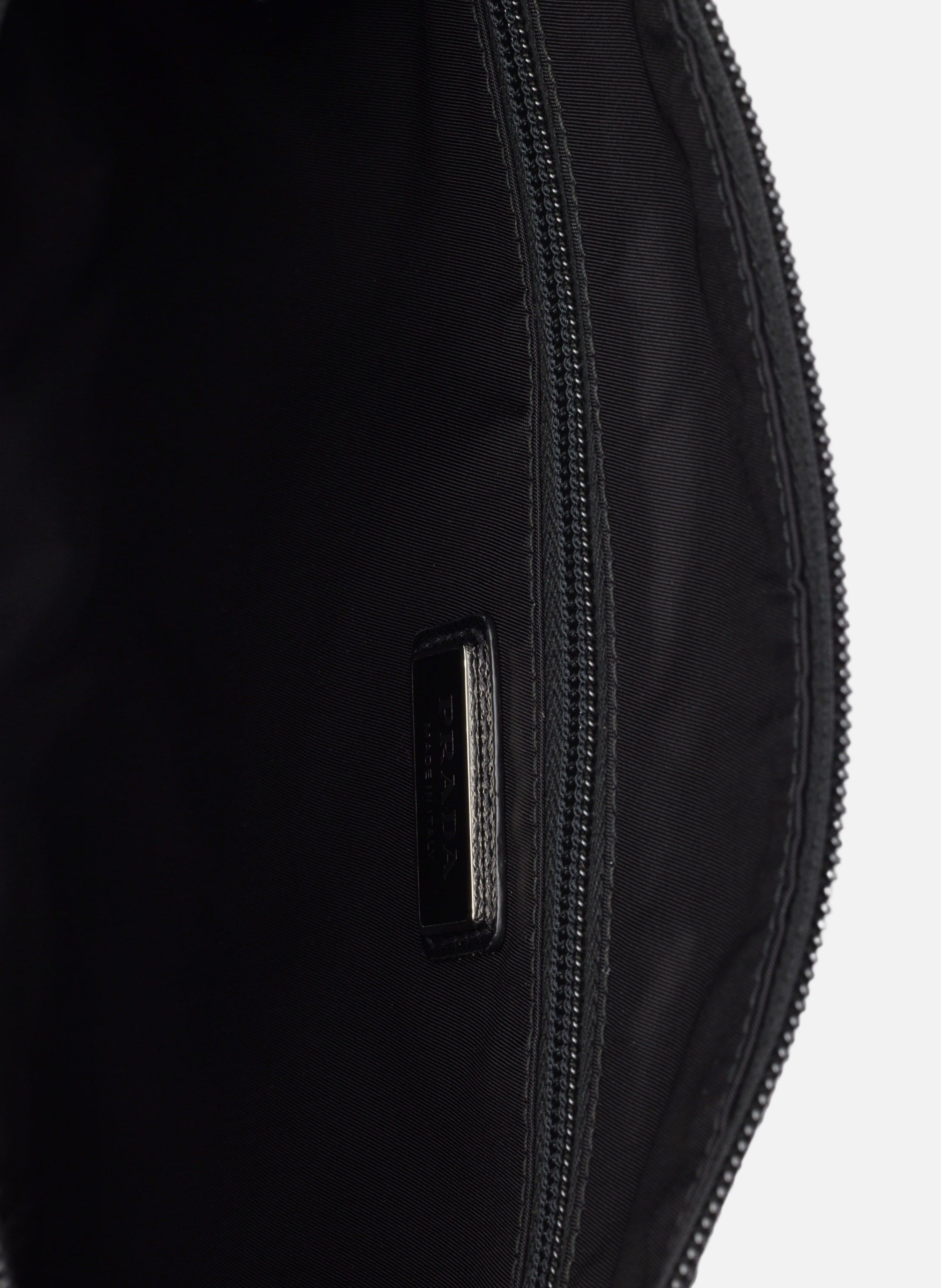 Grand sac porté épaule en re-nylon et cuir saffian PRADA Noir