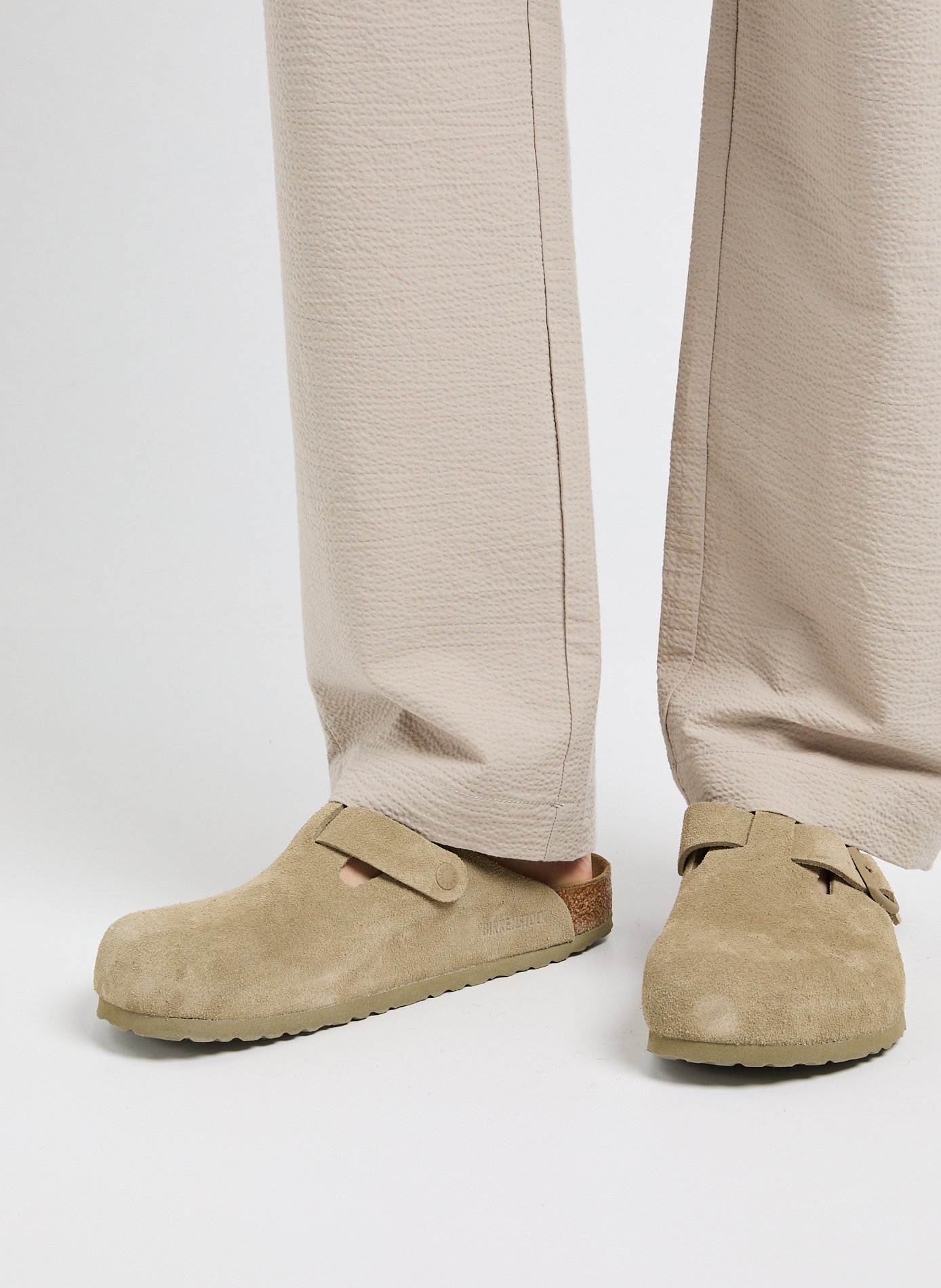 Mules plates en cuir velours BIRKENSTOCK Beige