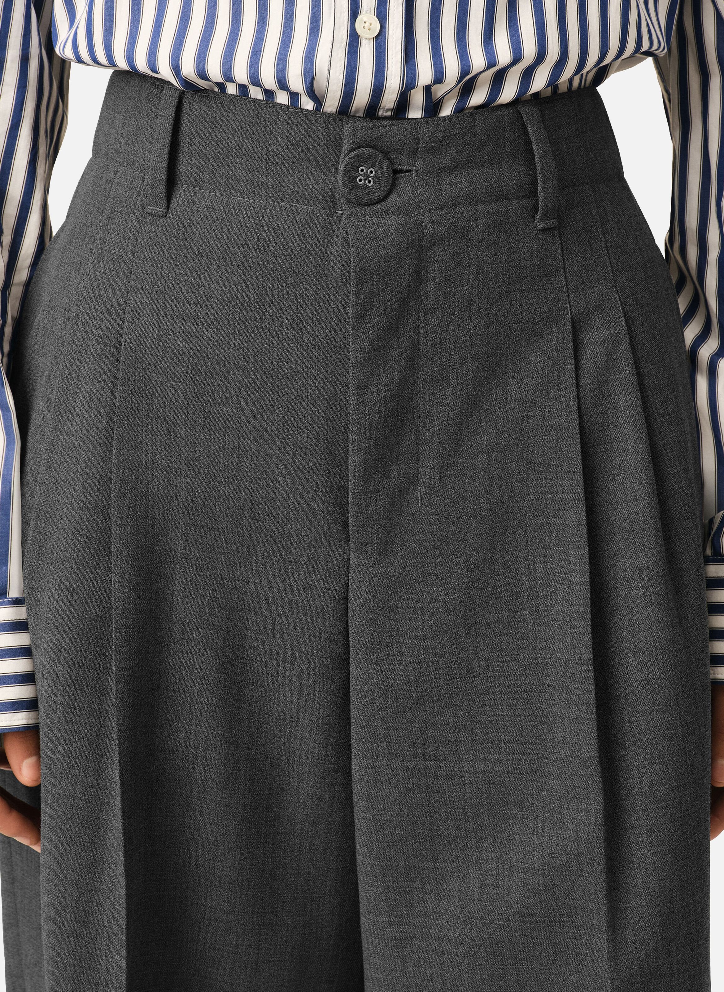 Bermuda carotte deux plis en laine AMI PARIS Gris