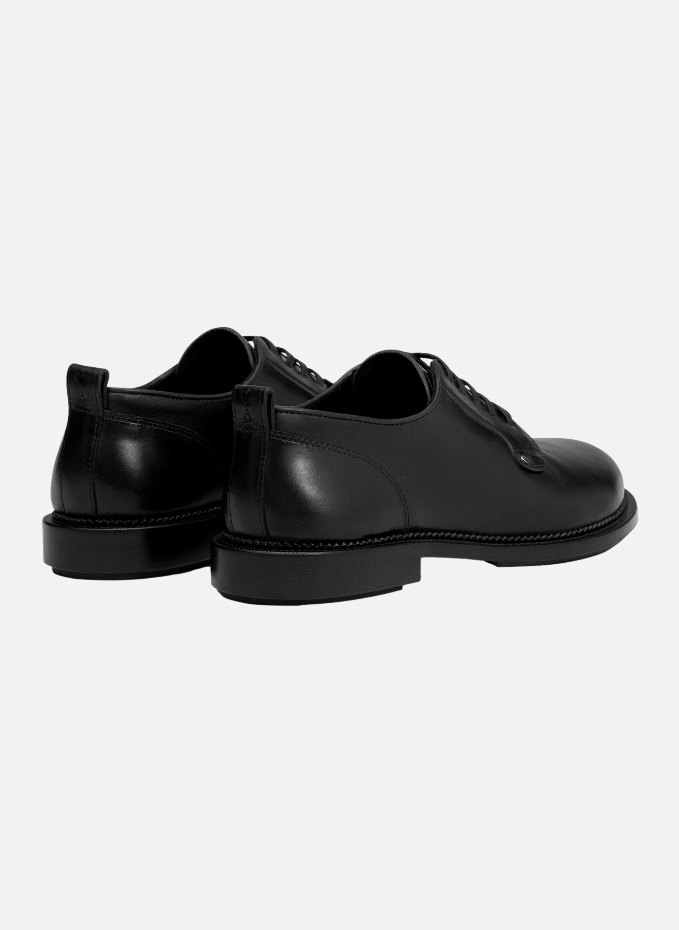 Derbies a bout anatomique AMI PARIS Noir