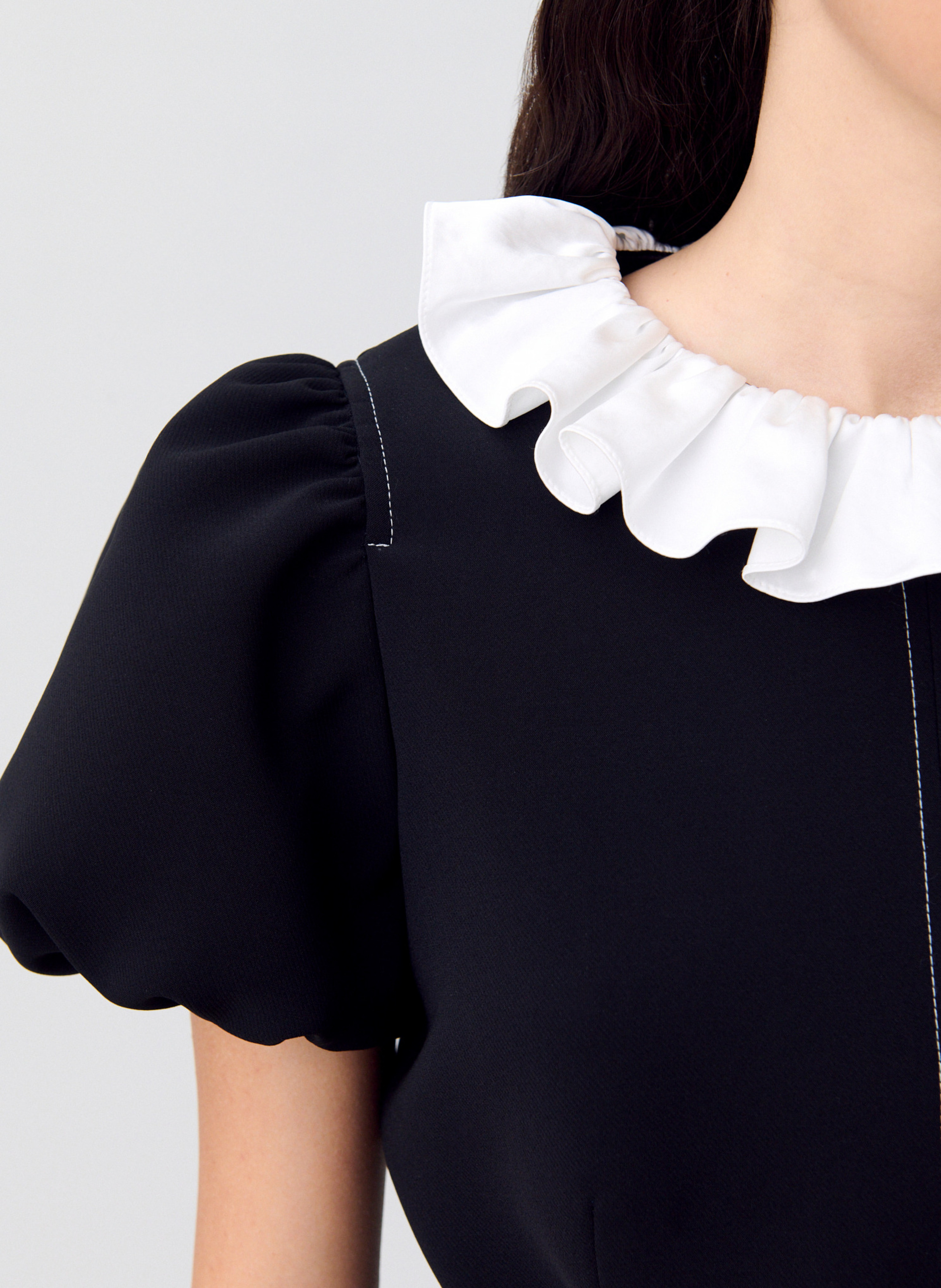 Robe courte cintrée à col volanté romary CLAUDIE PIERLOT Noir