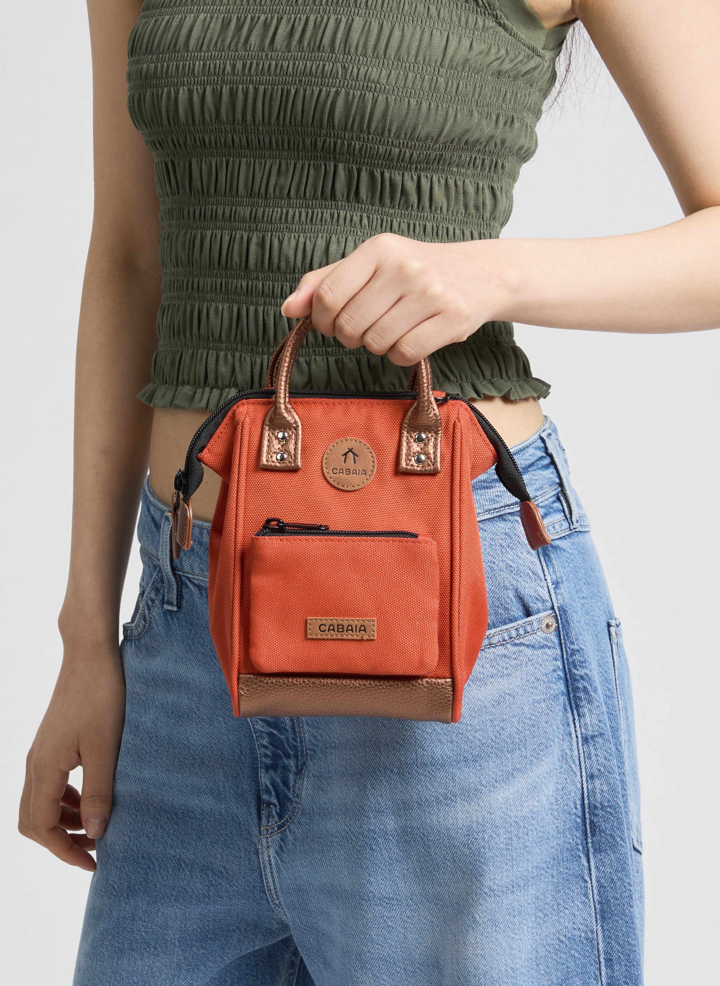 Nano Adventurer Bogota Shoulder Bag CABAIA Red