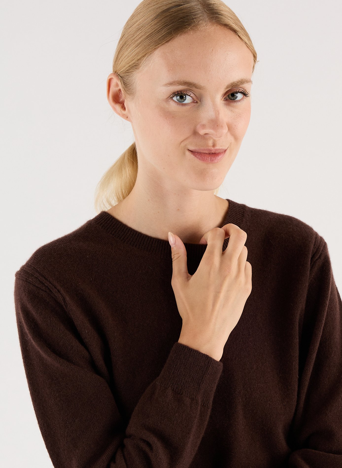 Pull droit Qiria col rond en cachemire SAISON 1865 Marron