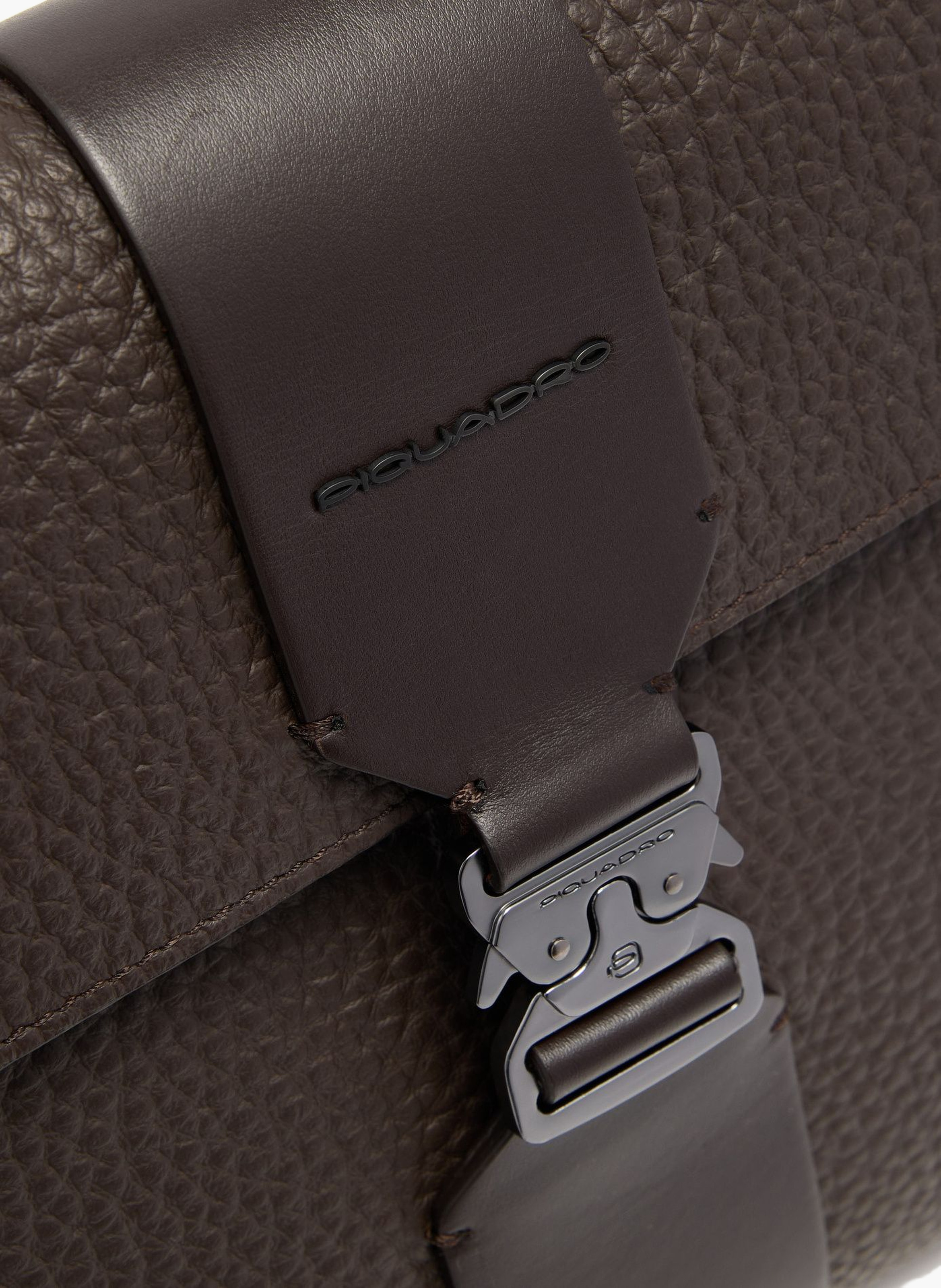 Handtas voor iPad® Pro 13" PIQUADRO Bruin