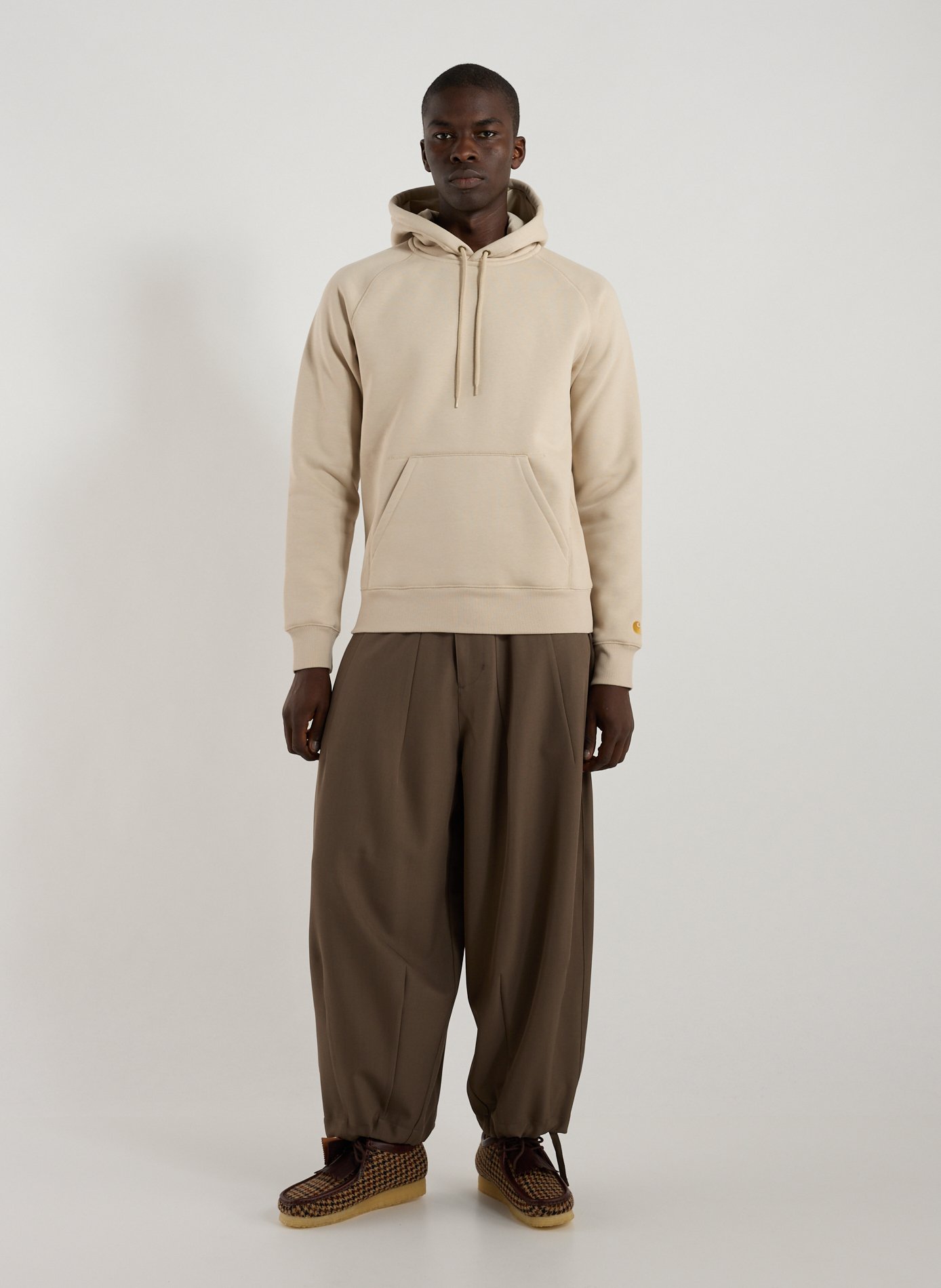 Solid color hooded sweatshirt in blended cotton. CARHARTT WIP Beige