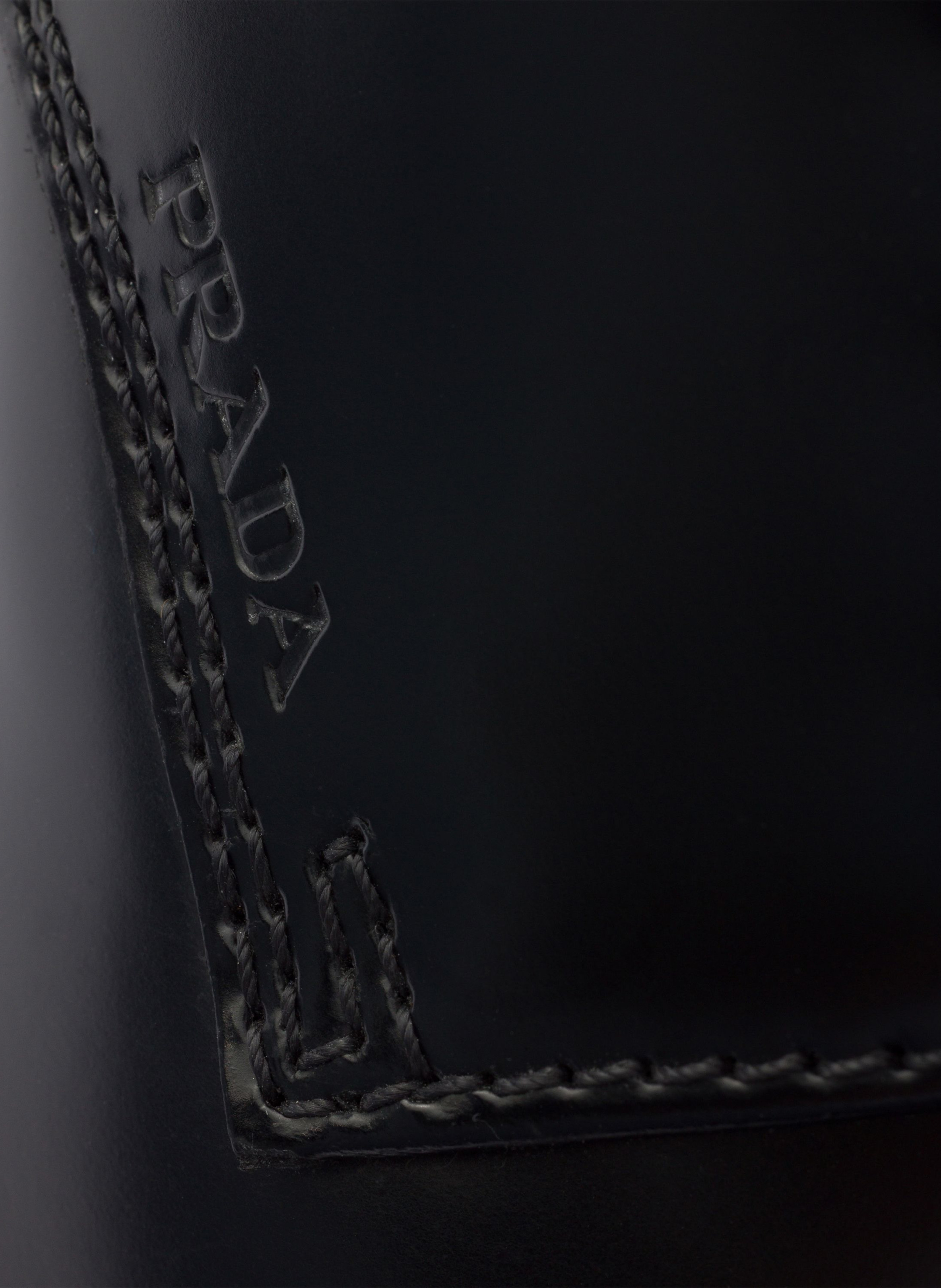 Chaussures à lacets en cuir brossé PRADA Noir