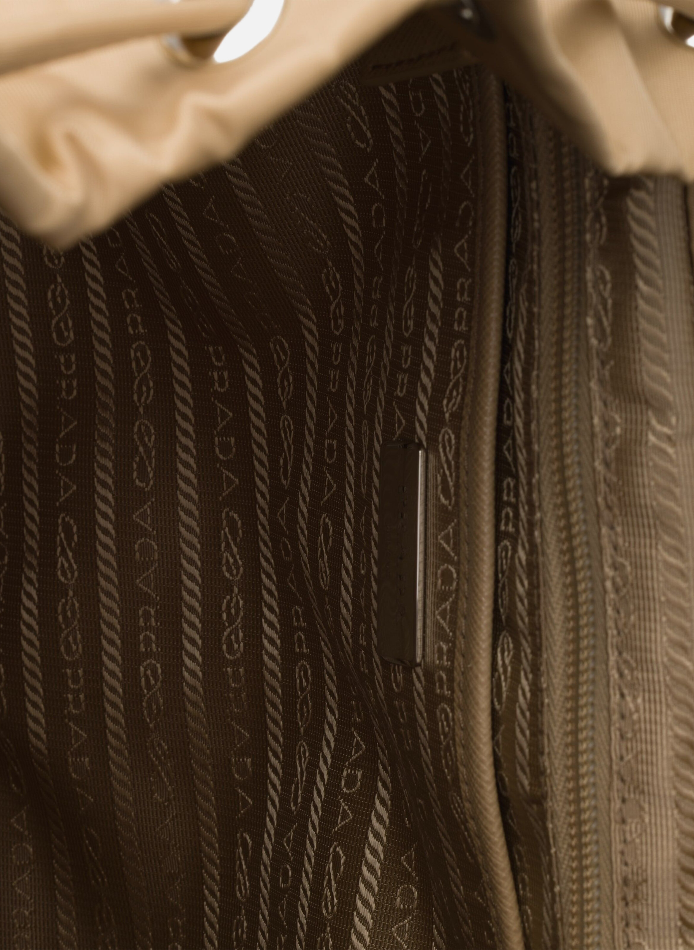 Sac à dos moyen en re-nylon PRADA Marron