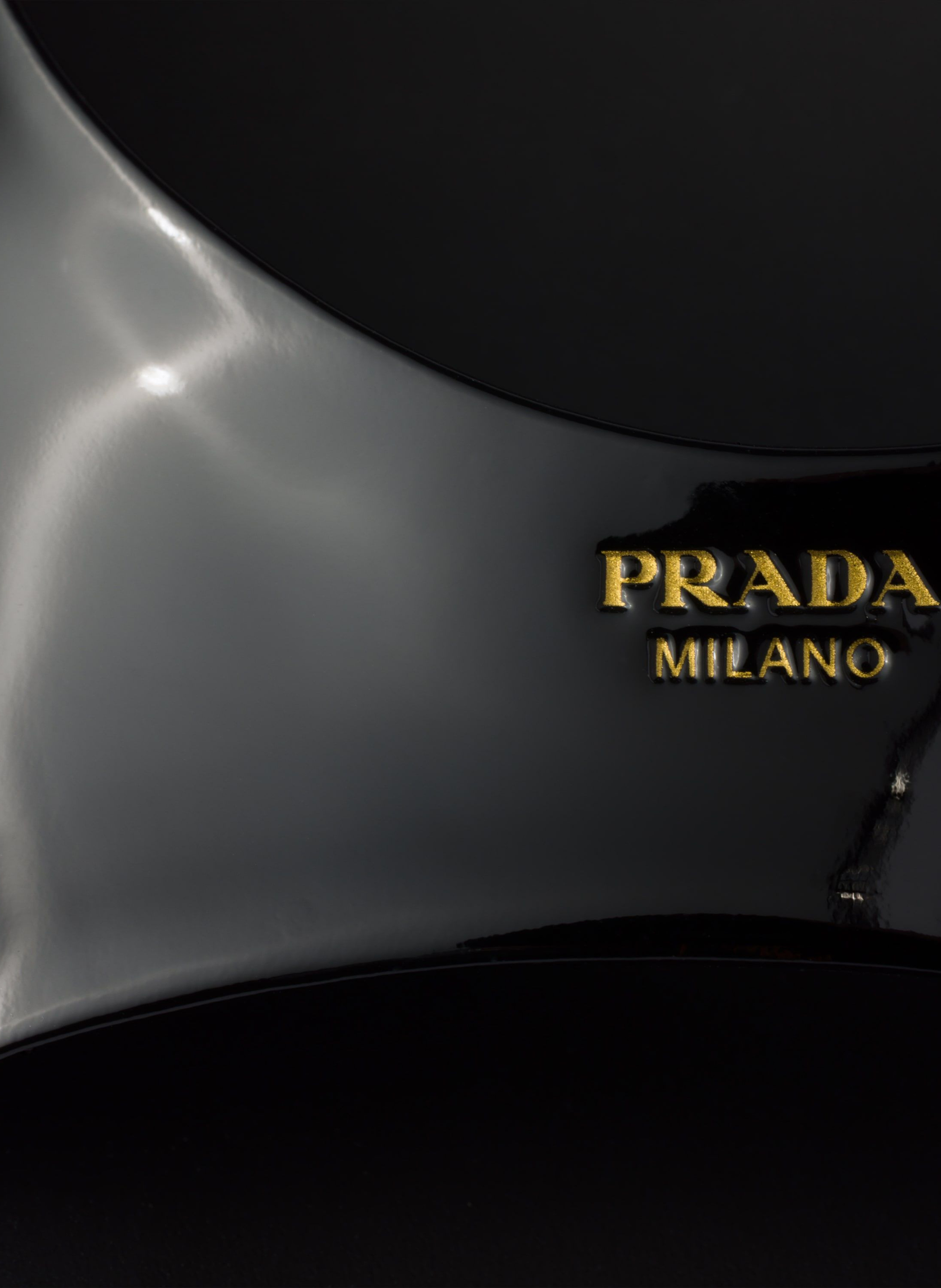 Sandales à talon bas en cuir verni PRADA Noir